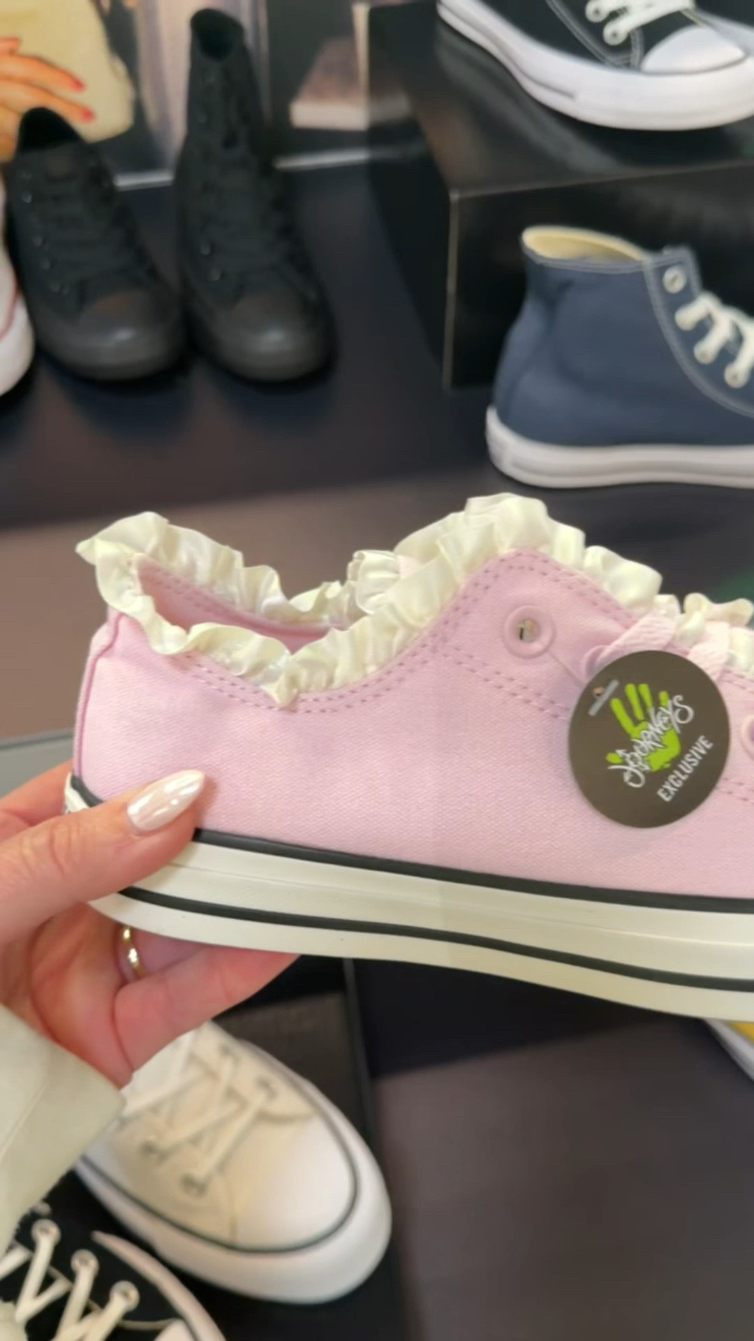 New exclusive converse from journeys! 👟🙌

#LTKgrwm #LTKootd #LTKfitnessgoals