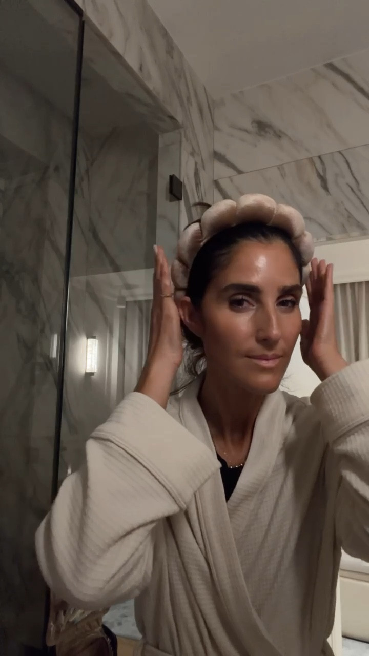 Unwind with me before bed ❤️ linking all of the products I used below xx 
StylinByAylin, Aylin #amazon #beauty #travel

#LTKdayinmylife #LTKgrwm #LTKBeauty