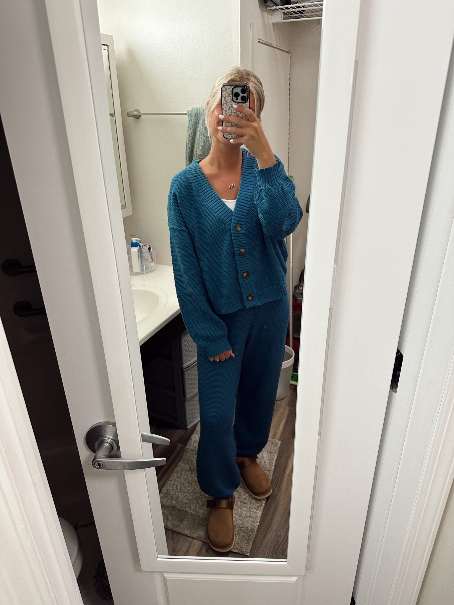 Set is from Amazon!
Uggs are here for fall, so grab them while you can! 
Tank is linked from Amazon! 


#LTKStyleTip #LTKSeasonal #LTKFallSale