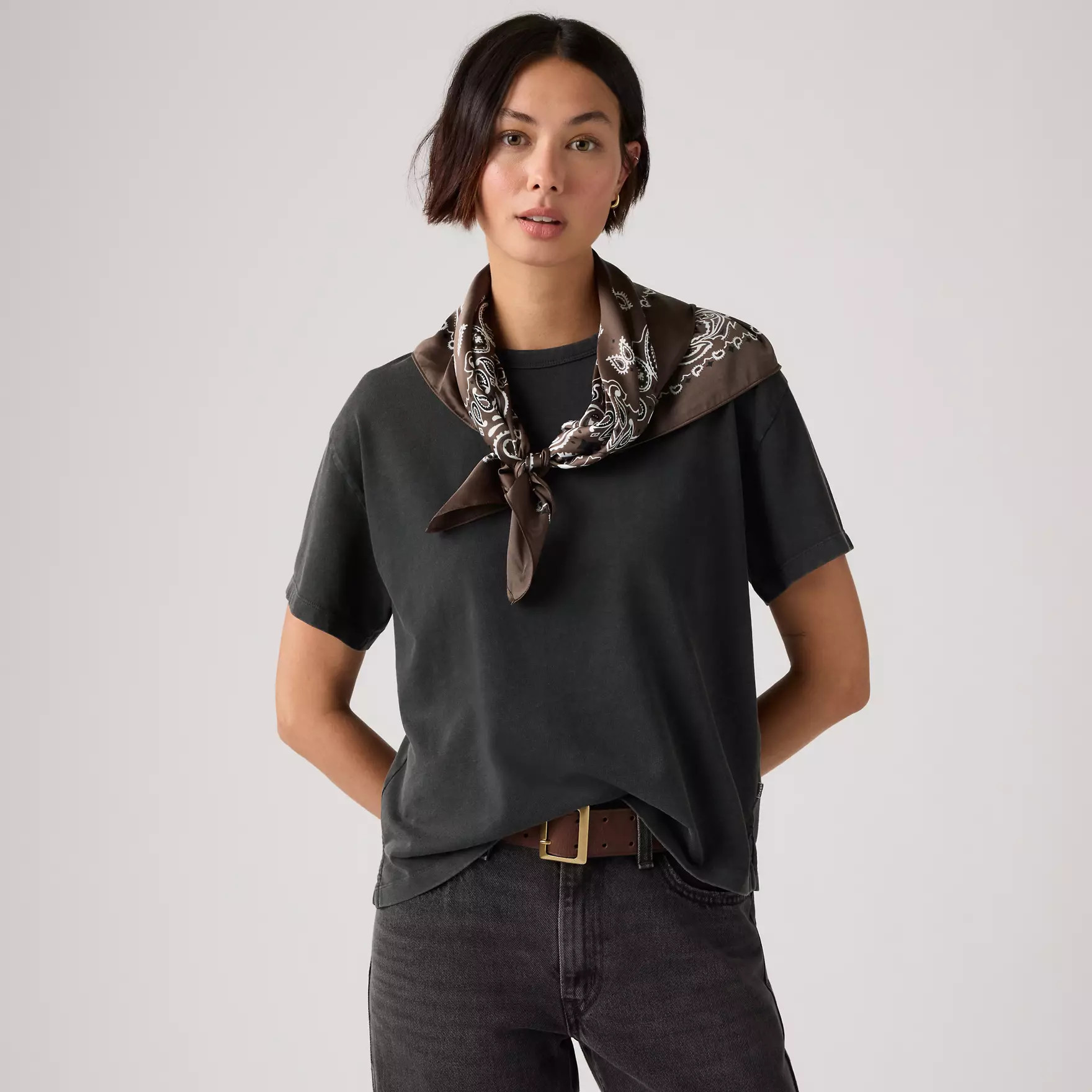 Model is 5'10", Waist 26", Wearing a Size S | Levi's US