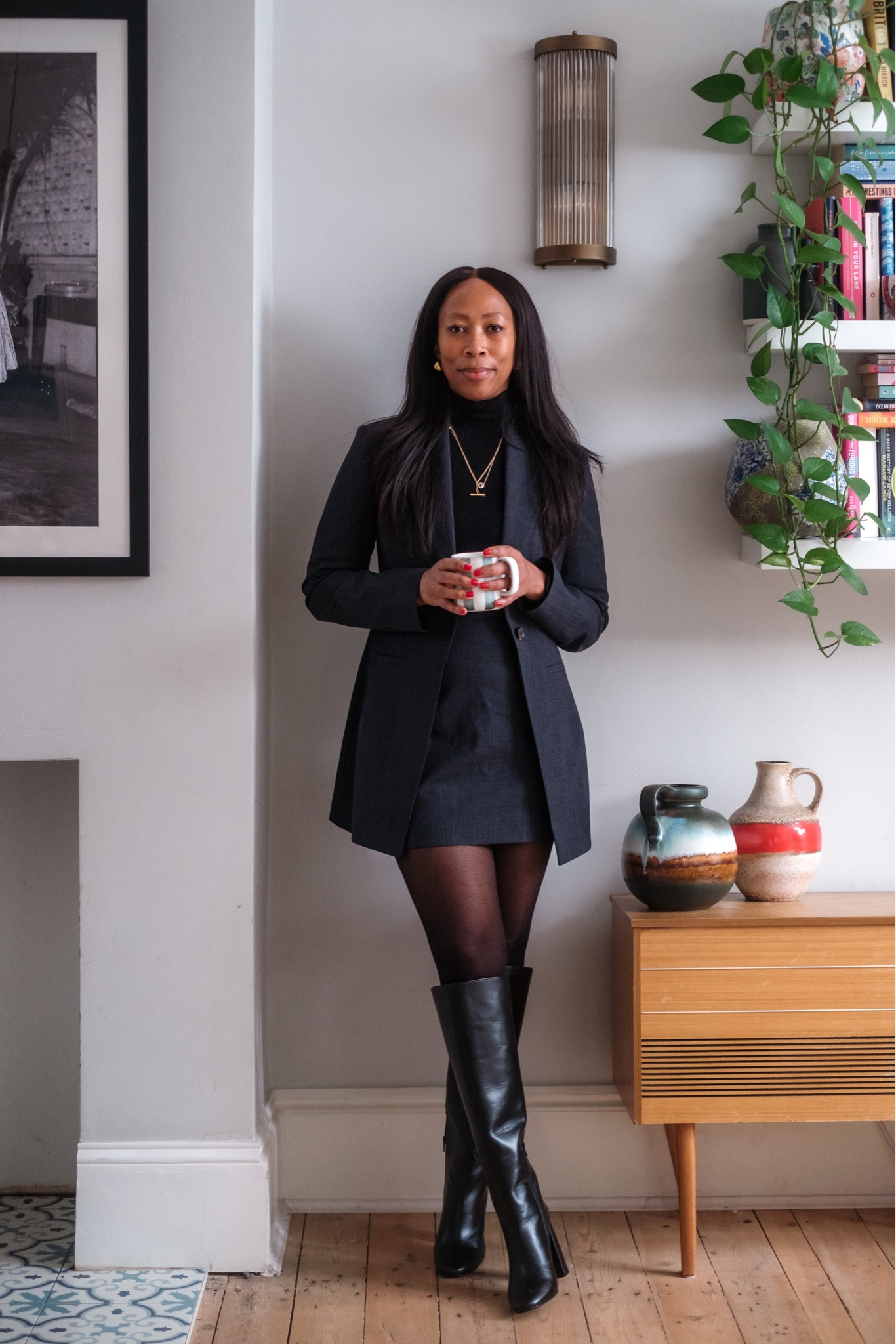 Winter weekend look office outfit mini skirt knee high boots 