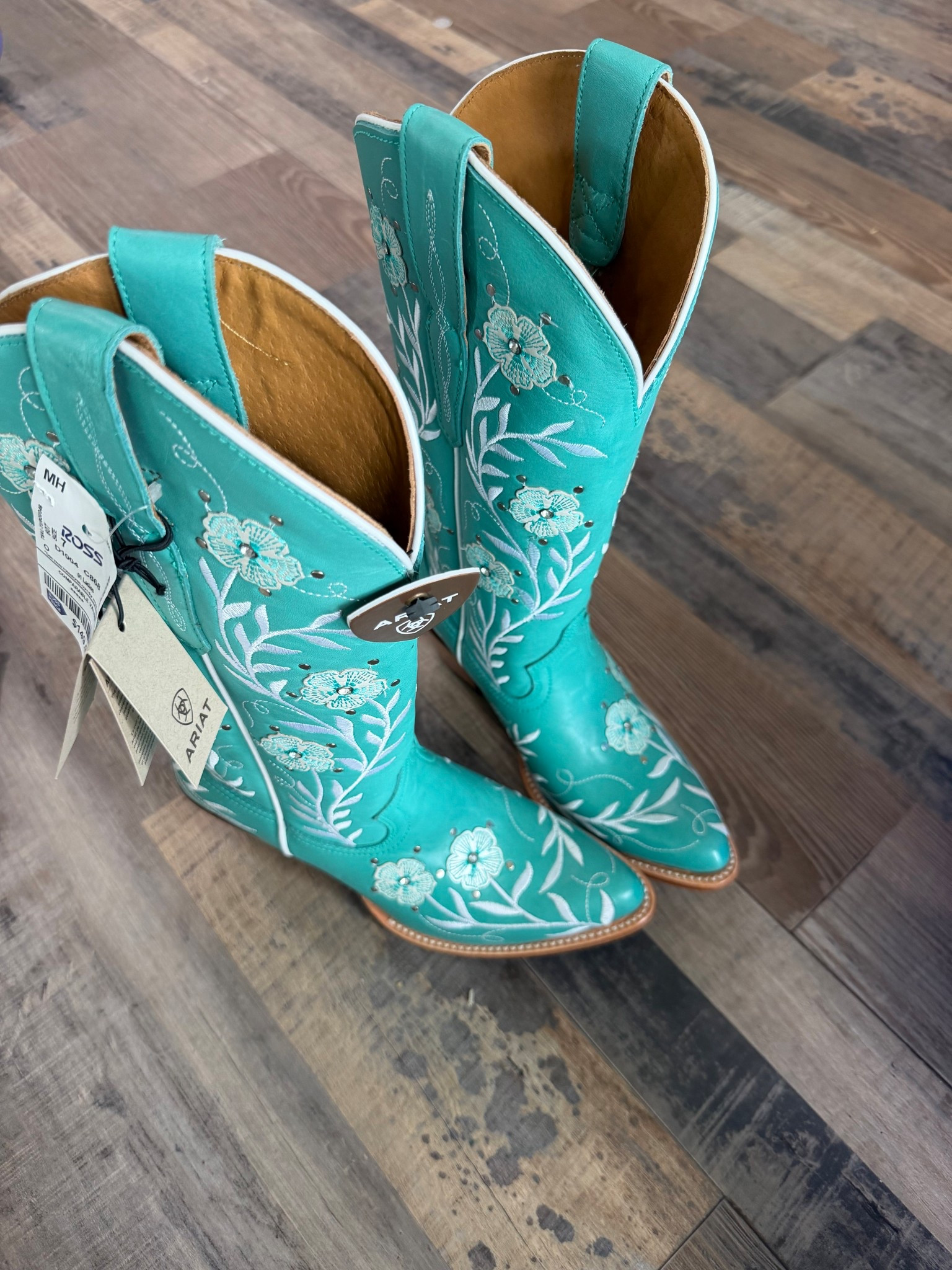 The perfect boots for summer! Love the color 😍

#LTKSeasonal