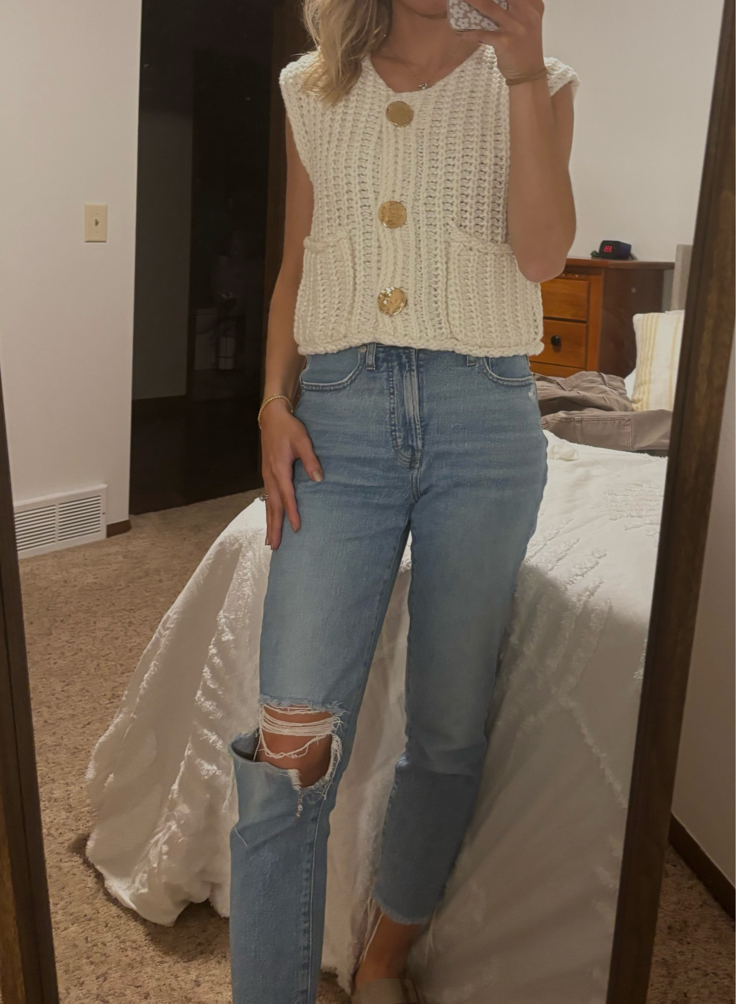 This chunky knit sweater vest is actually insane!  I’m obsessed & it’s the perfect dupe for the zara one. 

Fall fashion ideas, cool weather outfits, chunk knit sweater 

#LTKSeasonal #LTKFindsUnder50 #LTKFallSale