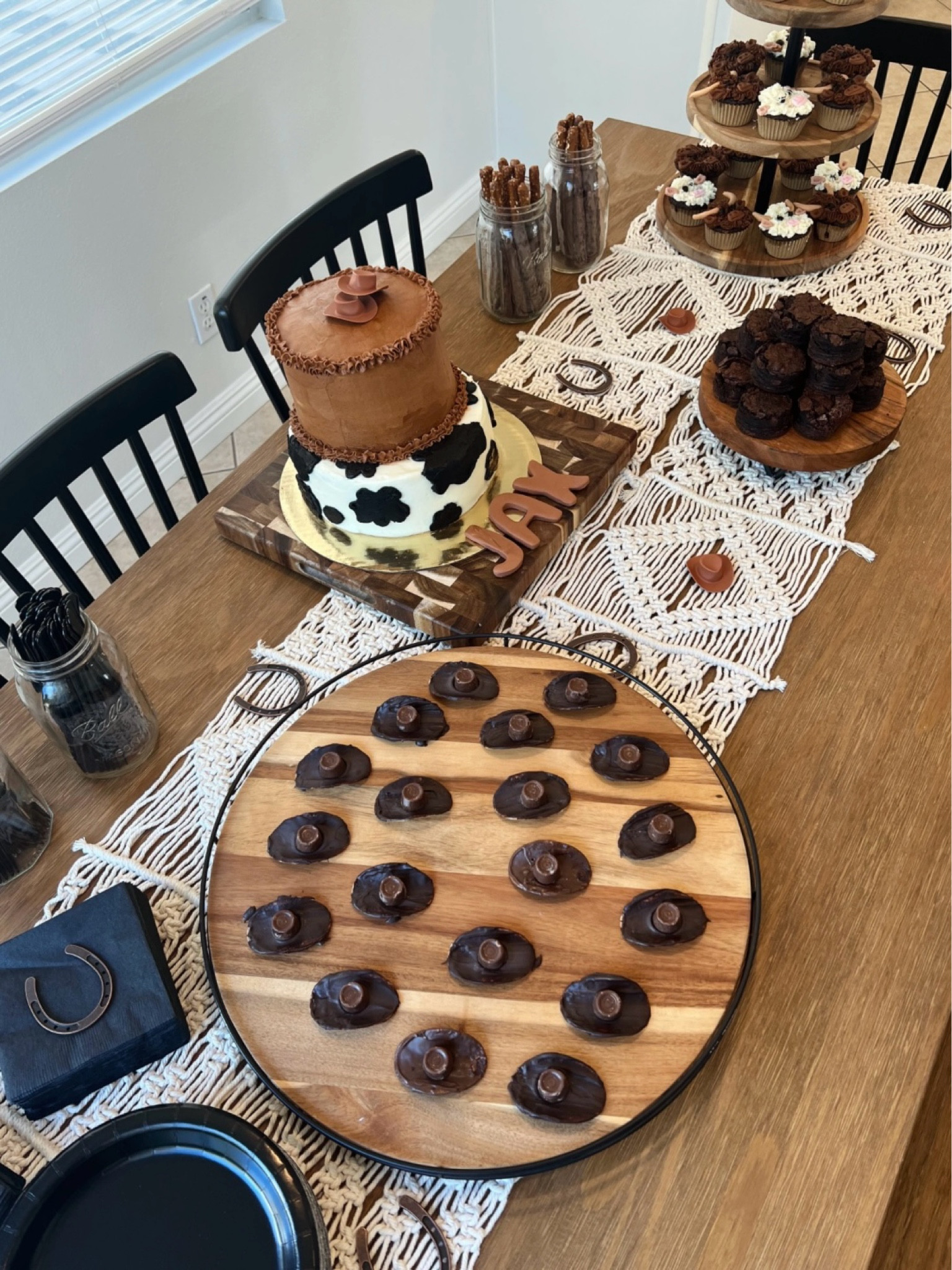 Cowboy themed Baby Shower 🤠🐎🤎 #babyshower #babyboy #boyparty #cowboyparty #rodeo #rodeoparty

#LTKMostLoved #LTKBaby #LTKFindsUnder50