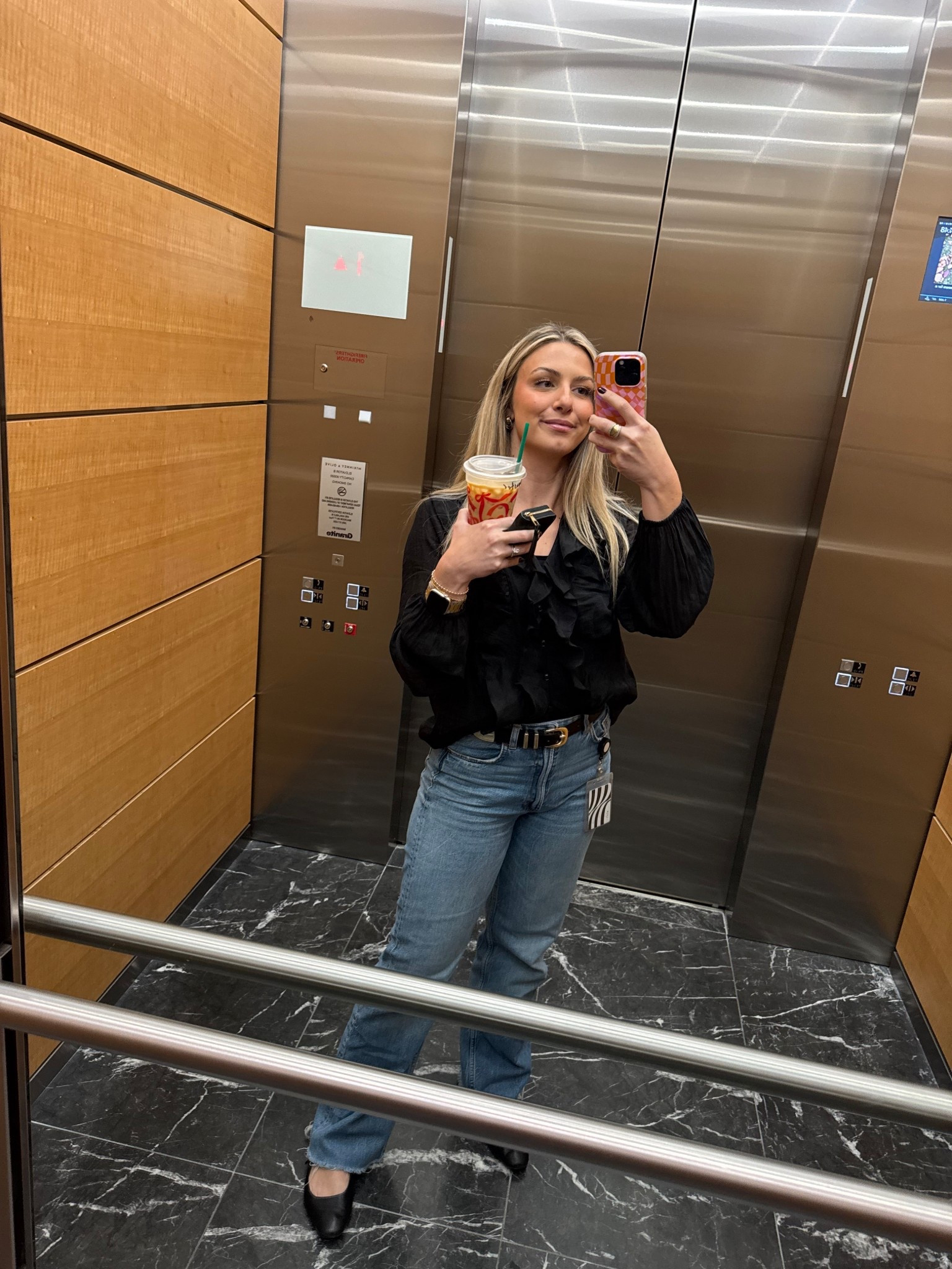 outfit in the office 🖤👔☕️ top is Zara: ref. 4043/073