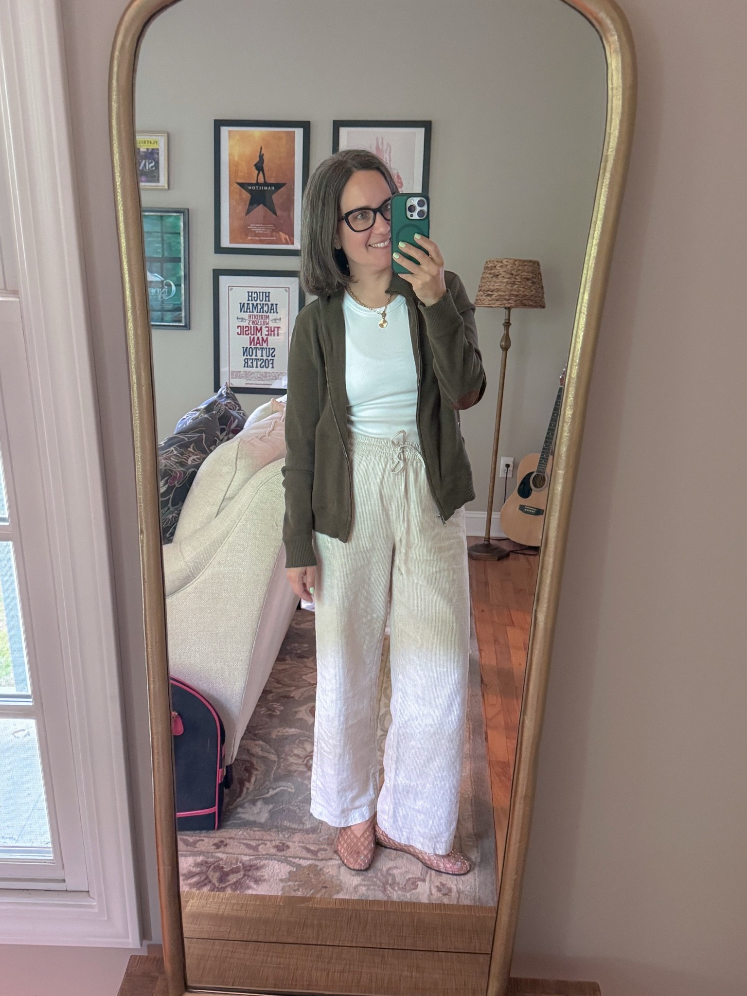 Today’s ootd- my Grandpa vibes 

Vintage Ralph Lauren cardi, simple white tank top (summer staple!), fav striped linen pants, Dolce Vita jam jelly flats.

#LTKdayinmylife #LTKootd #LTKOver40