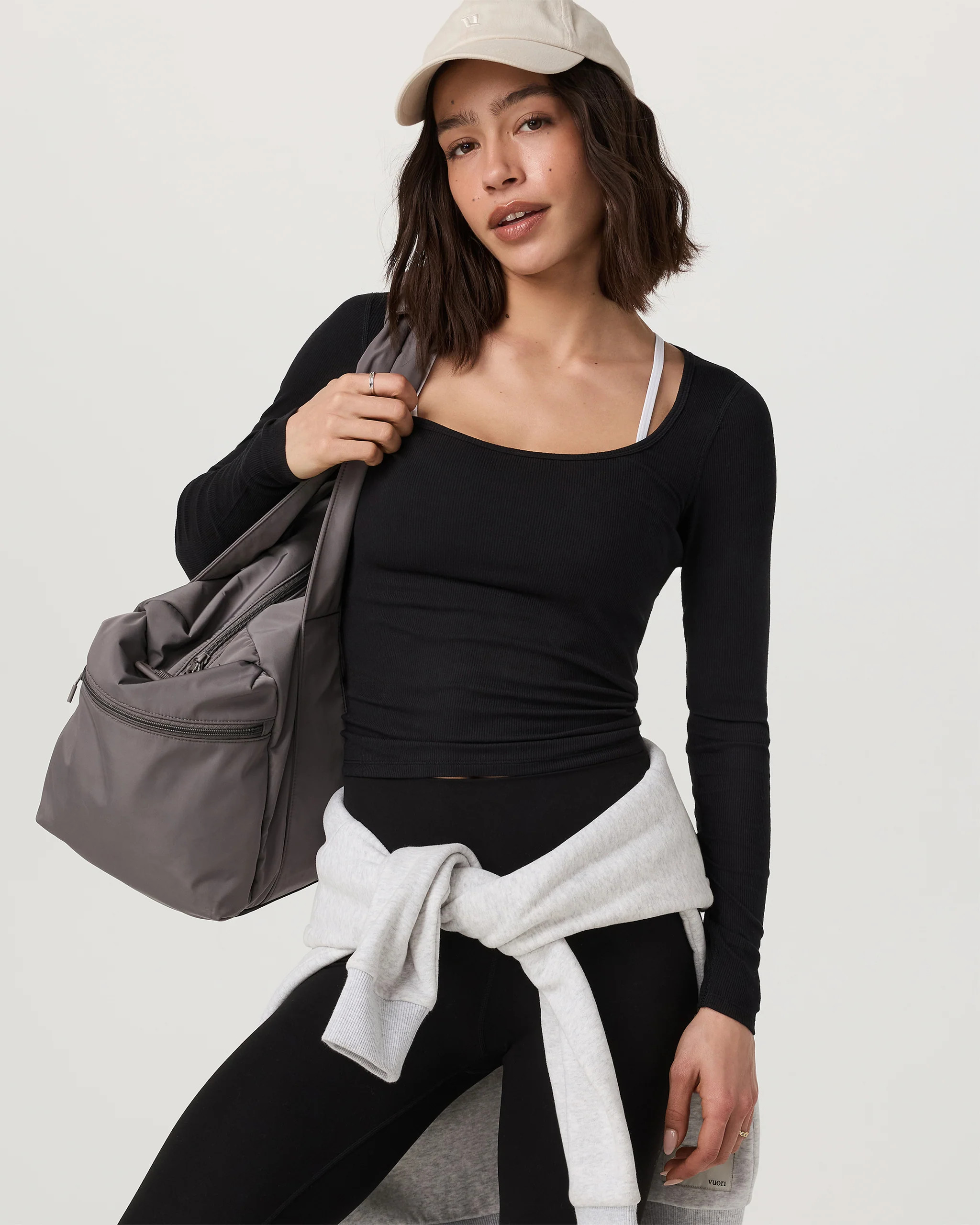 Long Sleeve Cove Ultra Scoop | Women's Black Shirt | Vuori | Vuori Clothing (US & Canada)