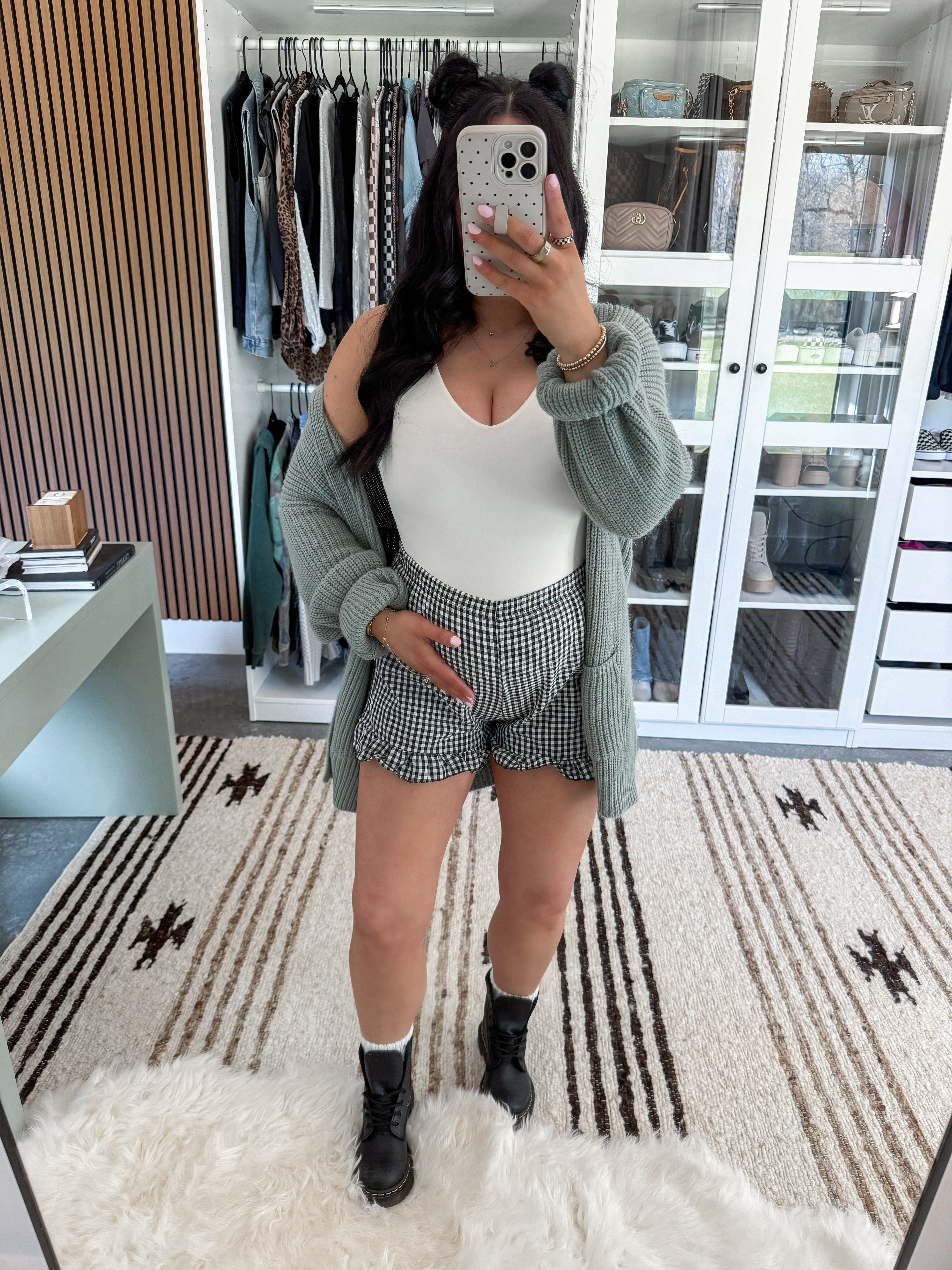 Bodysuit - medium (sized up one for the bump)
Cardigan - medium (sized up one for a more oversized fit)
Shorts - small

 

 #LTKootd #LTKBump