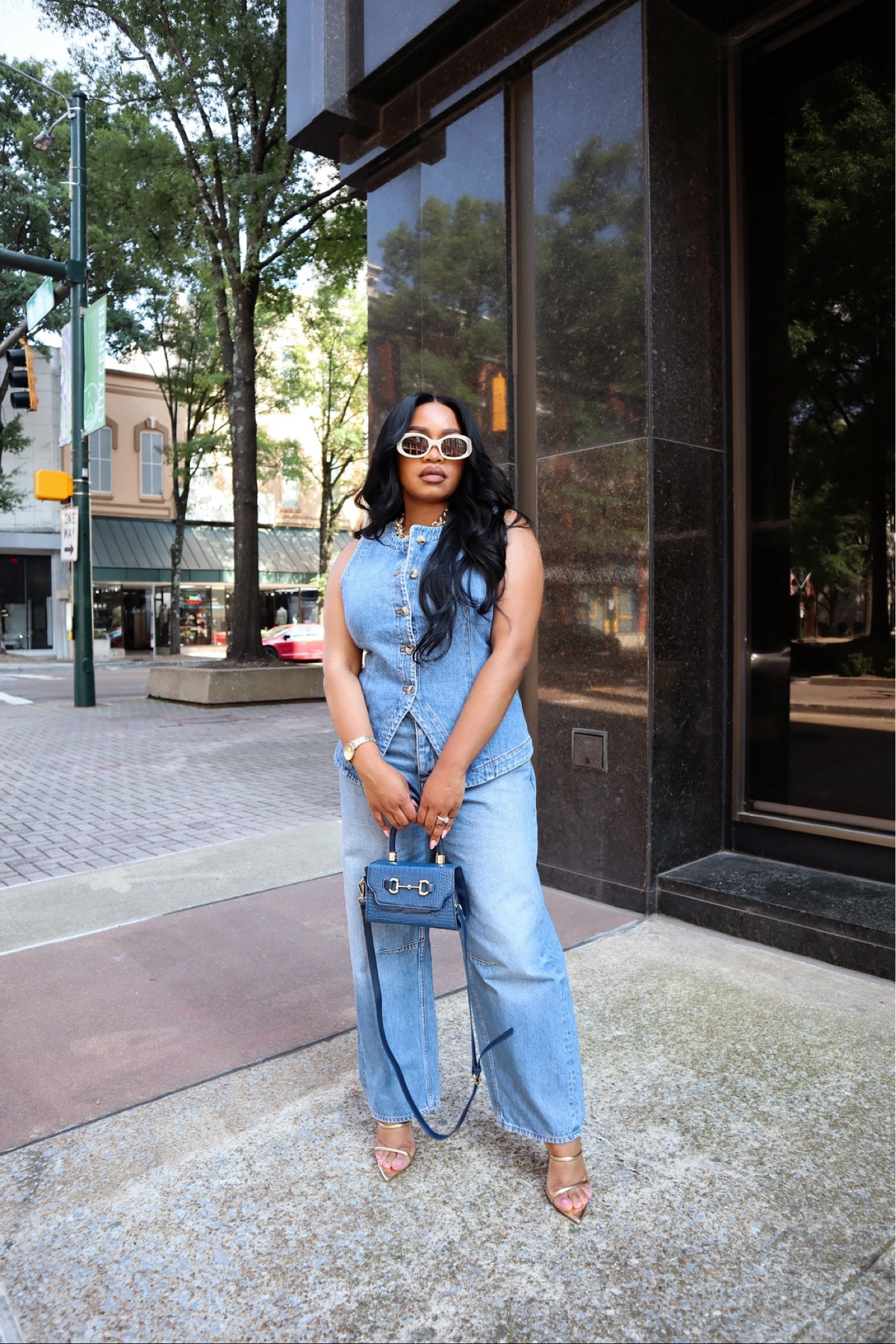 Denim x Denim 💙 

*Barrel jeans I suggest going one size down. The vest does gap a little around the under arms but not too bad! Still 🔥 and will be great for layering in Fall! 