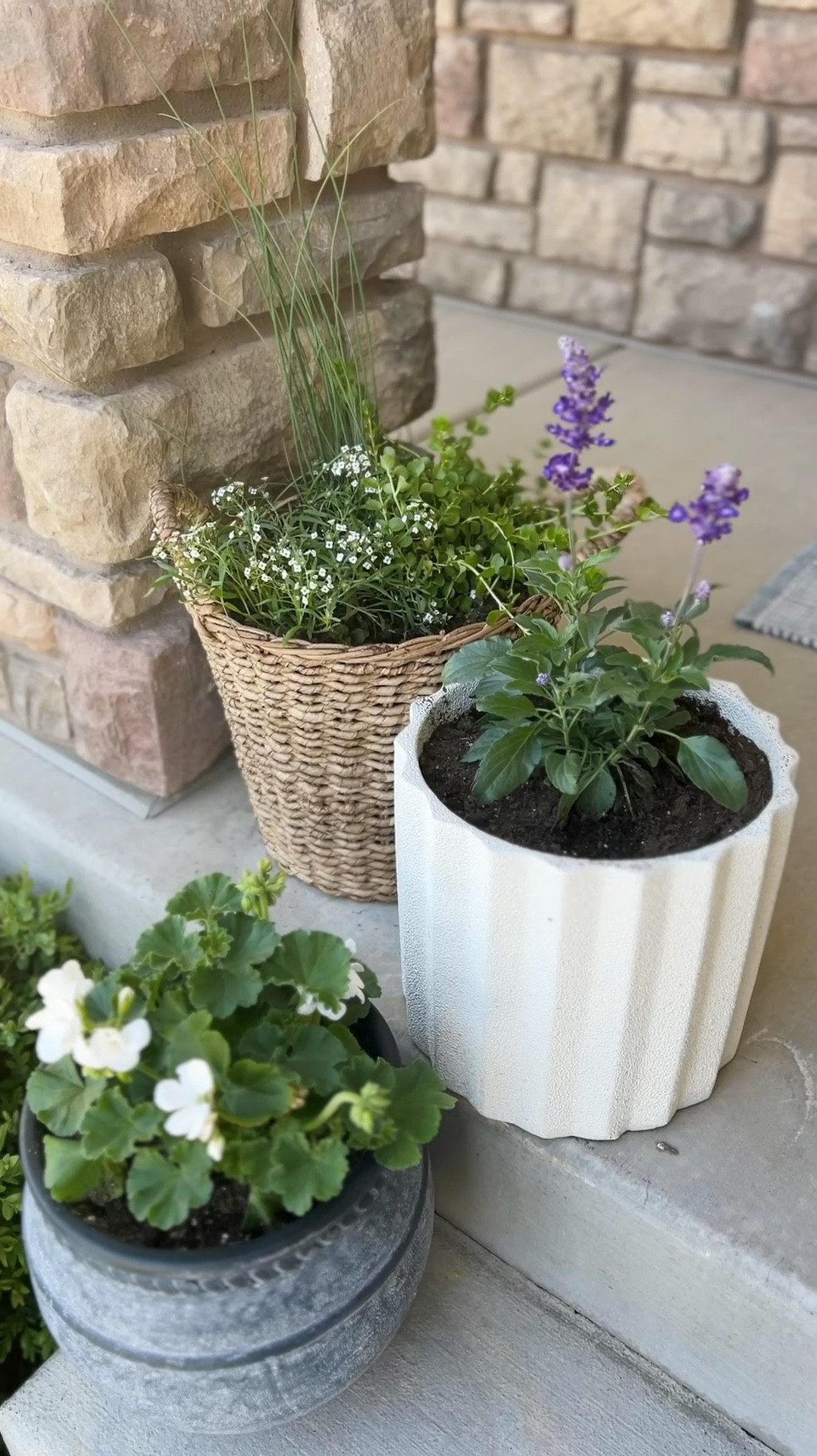Front porch details — ☀️☀️

#LTKfindsunder50 #LTKSeasonal #LTKhome