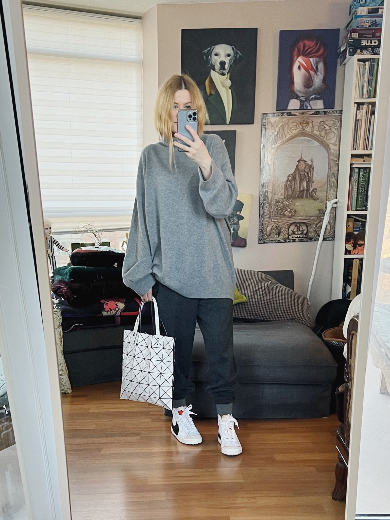 Giving the Bao Bao bag a spin.
Bag is secondhand.
. 
#winterlook  #torontostylist #StyleOver40 #baobao  #isseymiyake #secondhandFind #fashionstylist #slowfashion #FashionOver40  #MumStyle #genX #genXStyle #shopSecondhand #genXInfluencer #genXblogger #secondhandDesigner #Over40Style #40PlusStyle #Stylish40


#LTKover40 #LTKstyletip #LTKitbag