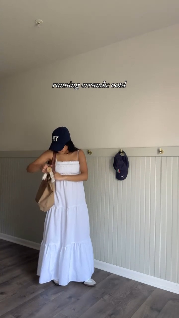 Outfit details 👇🏽
NY hat: @targetstyle @target 
dress: @zara 
Shoes: @adidas sambas
Purse: @longchamp