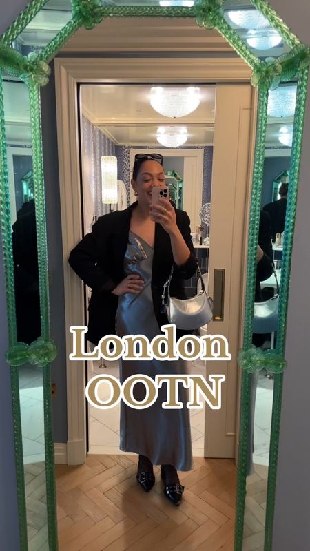 London outfit of the night!

Silver strappy midi dress. I have a size 10. 
Black oversized blazer, I have a medium. 
Silver shoulder bag. 
Black bucked pointed toe pumps. 
Celine Triomphe sunglasses. 


#LTKxMadewell #LTKVideo #LTKeurope