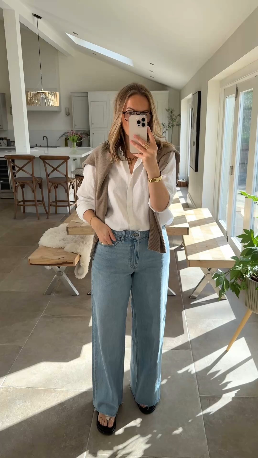 20% off my fave wide leg jeans …
4 lengths 
Different washes available and a curve fit . 
I’m wearing the cut hem style in a 30 long . 

Jeans outfit 
Wide leg jeans 
Abercrombie 

#LTKspring #LTKsale #LTKsummer