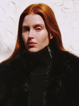 Schal aus Fellimitat – Taupe – Damen – ARKET DE | Arket EU