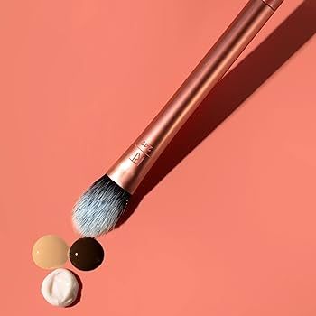Real Techniques Brightening Concealer Makeup Brush, Kitten Paw Brush for Under Eyes, Face Brush F... | Amazon (US)