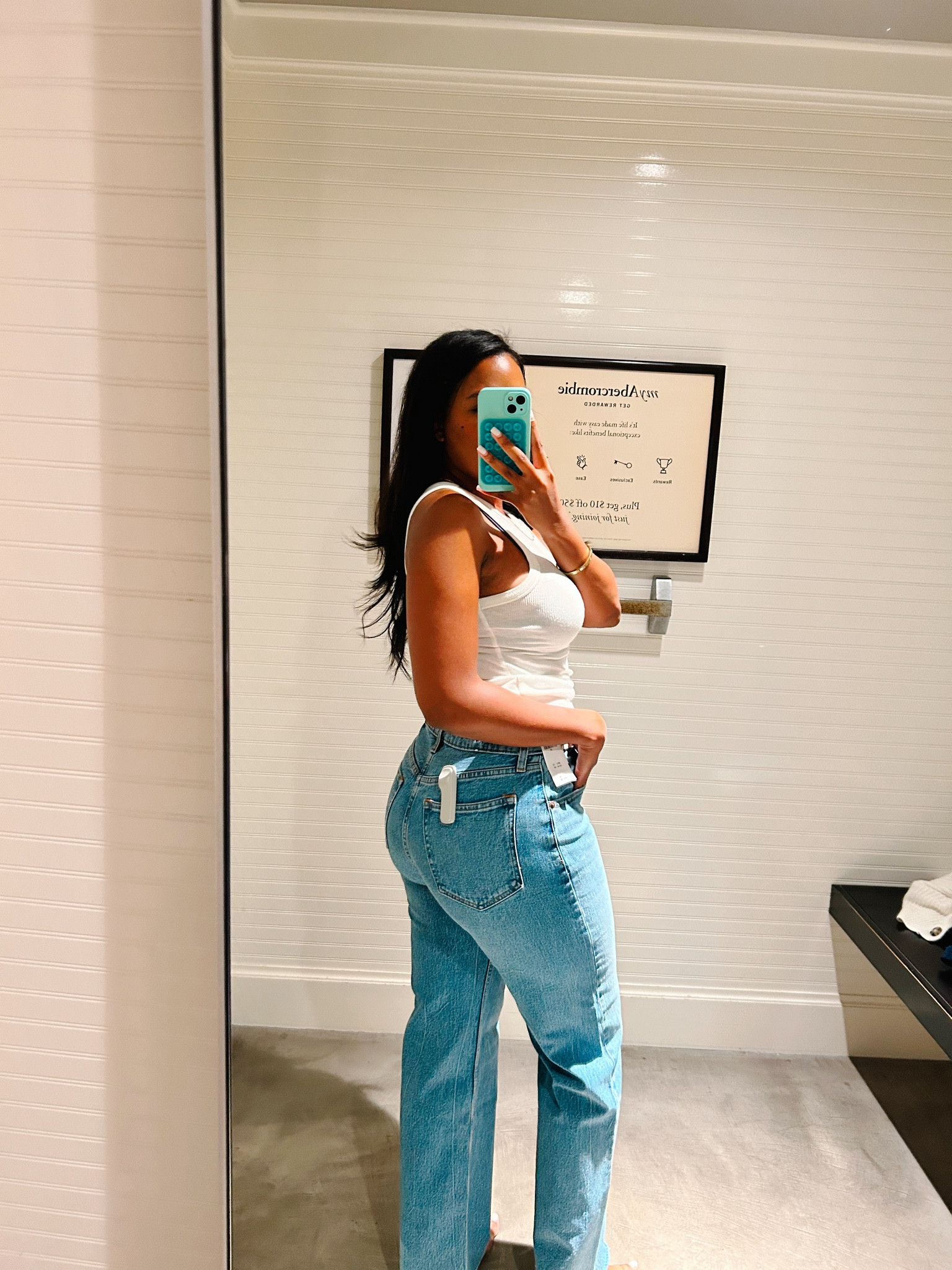 High waisted vintage Abercrombie denim jeans on the color medium marble -wearing size 29 


#jeans #highwaisted #denim #vintage #abercrombie 

#LTKSpringSale #LTKstyletip #LTKfindsunder100