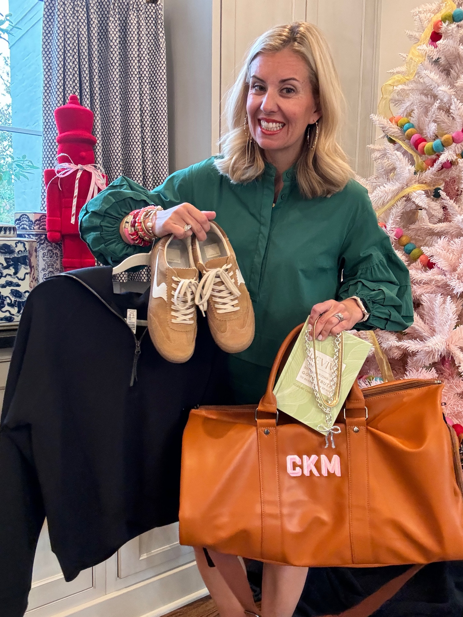 Gift guide for HER

#LTKSeasonal #LTKHoliday #LTKGiftGuide