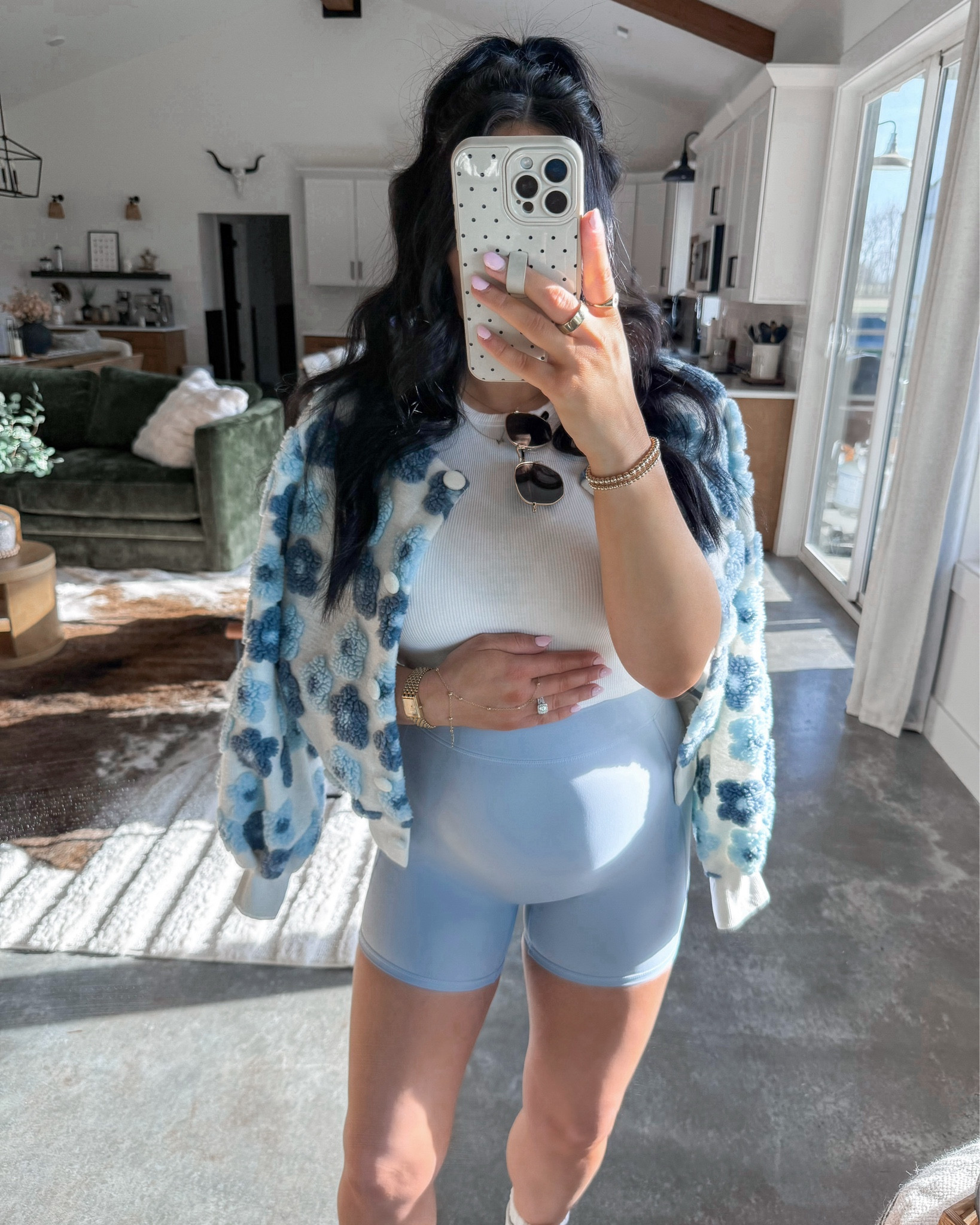 Baby Blue Spring OOTD 🩵🫐

Tank Top — xs
Bralette — medium
Floral Jacket — medium
Shorts — medium (part of a set!)

*Also linked two other matching set options from the same brand! ￼

Love this super simple yet comfortable athleisure outfit for spring! This baby blue matching set does come in other color options as well if blue isn’t your vibe. I paired it with this floral print lightweight jacket (perfect for spring!) and finished the look with some white slouch socks, my white leather platform Converse, and some Amazon sunglasses! 🤍￼

#athleisure #comfyoutfit #springoutfit


#LTKSeasonal #LTKootd #LTKBump