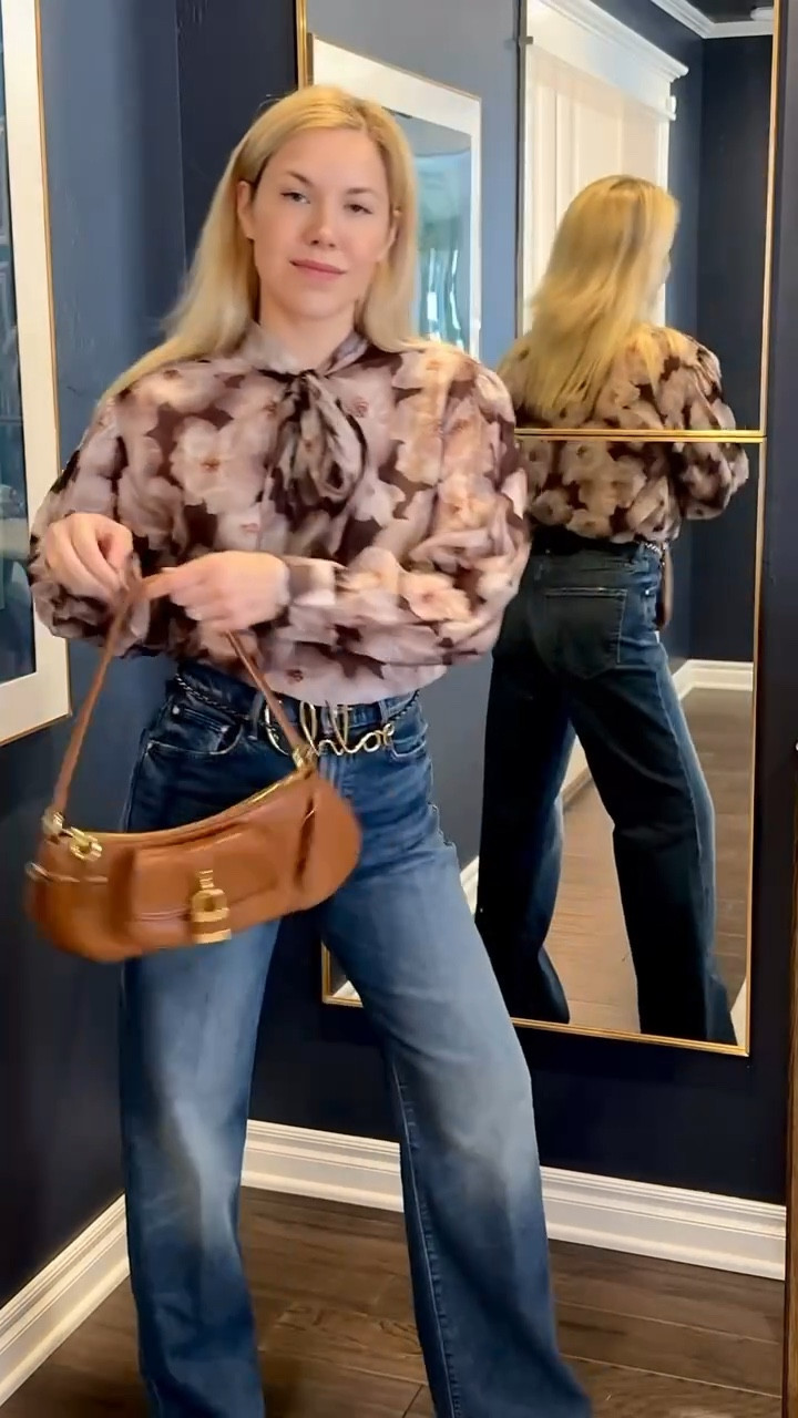 This floral top is so cute and a little cropped BUT perfect for tucking in.


Mother jeans 
Fall outfit 
Chloe belt 

#LTKItBag #LTKStyleTip 

#LTKFindsUnder100 

#LTKSaleAlert #LTKootd #LTKSeasonal