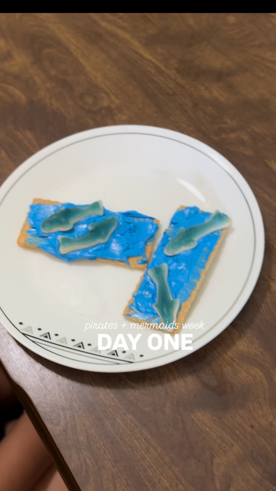 the simplest snack craft ever & a total hit for our pirates + mermaids theme week 🏴‍☠️🧜🏻‍♀️🗡️🧜🏻‍♂️🏝️  total cost $7.88