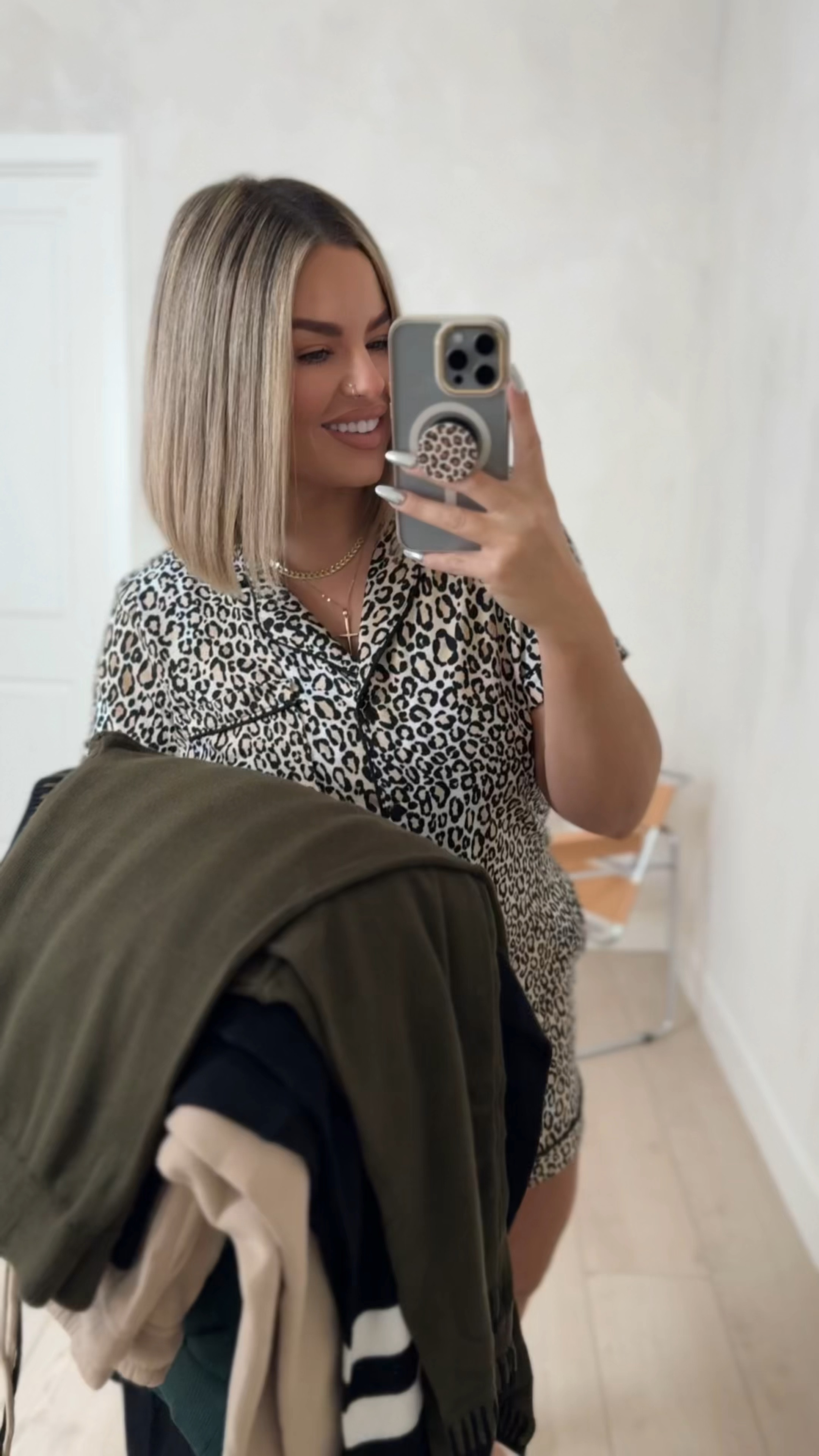 First set shown size XL and last set shown XL all the rest are size L 
#Amazon #AmazonFashion #MatchingSet #Midsize #FallFashion 