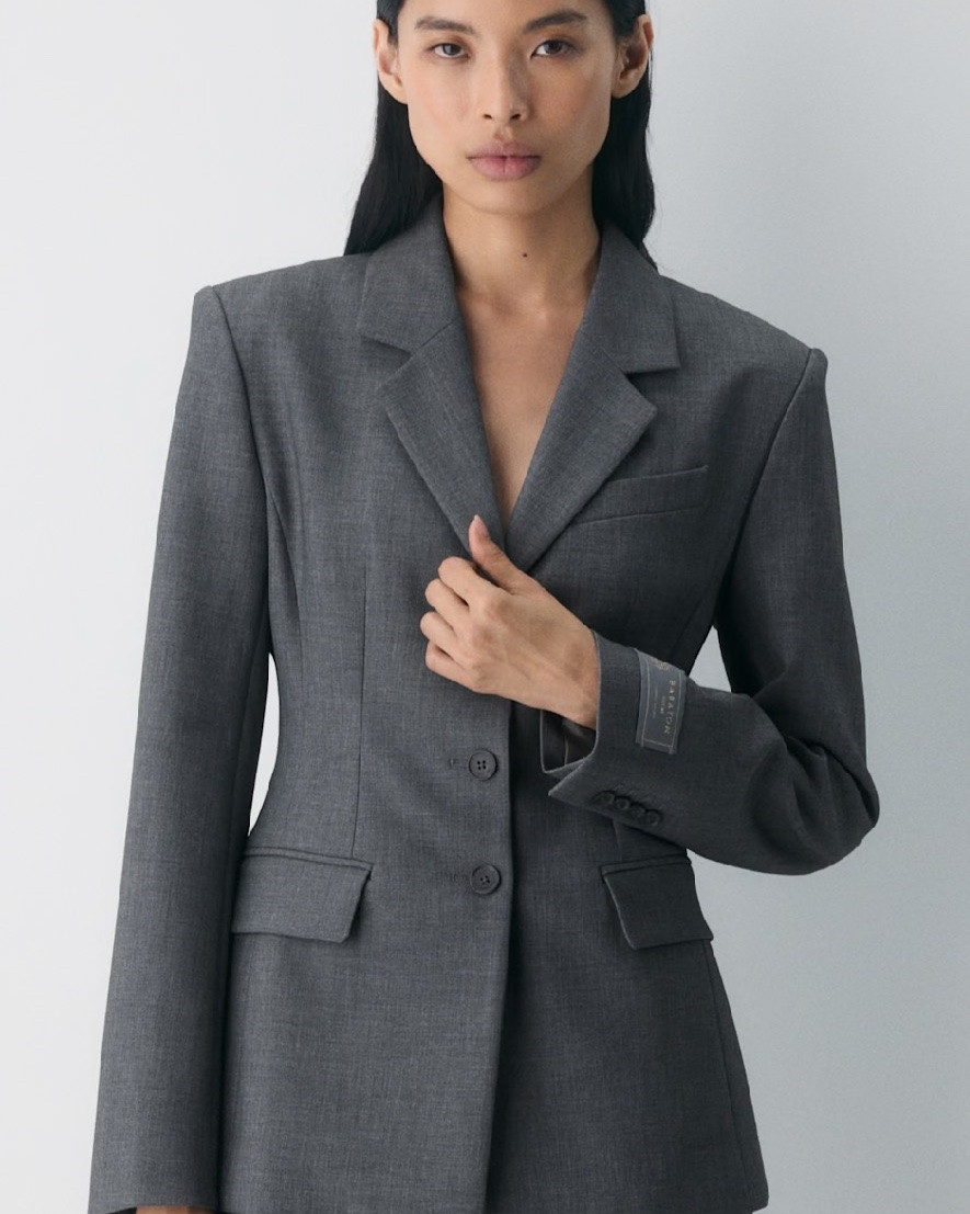 The @Aritzia suit of my dreams!! Maybe one day…