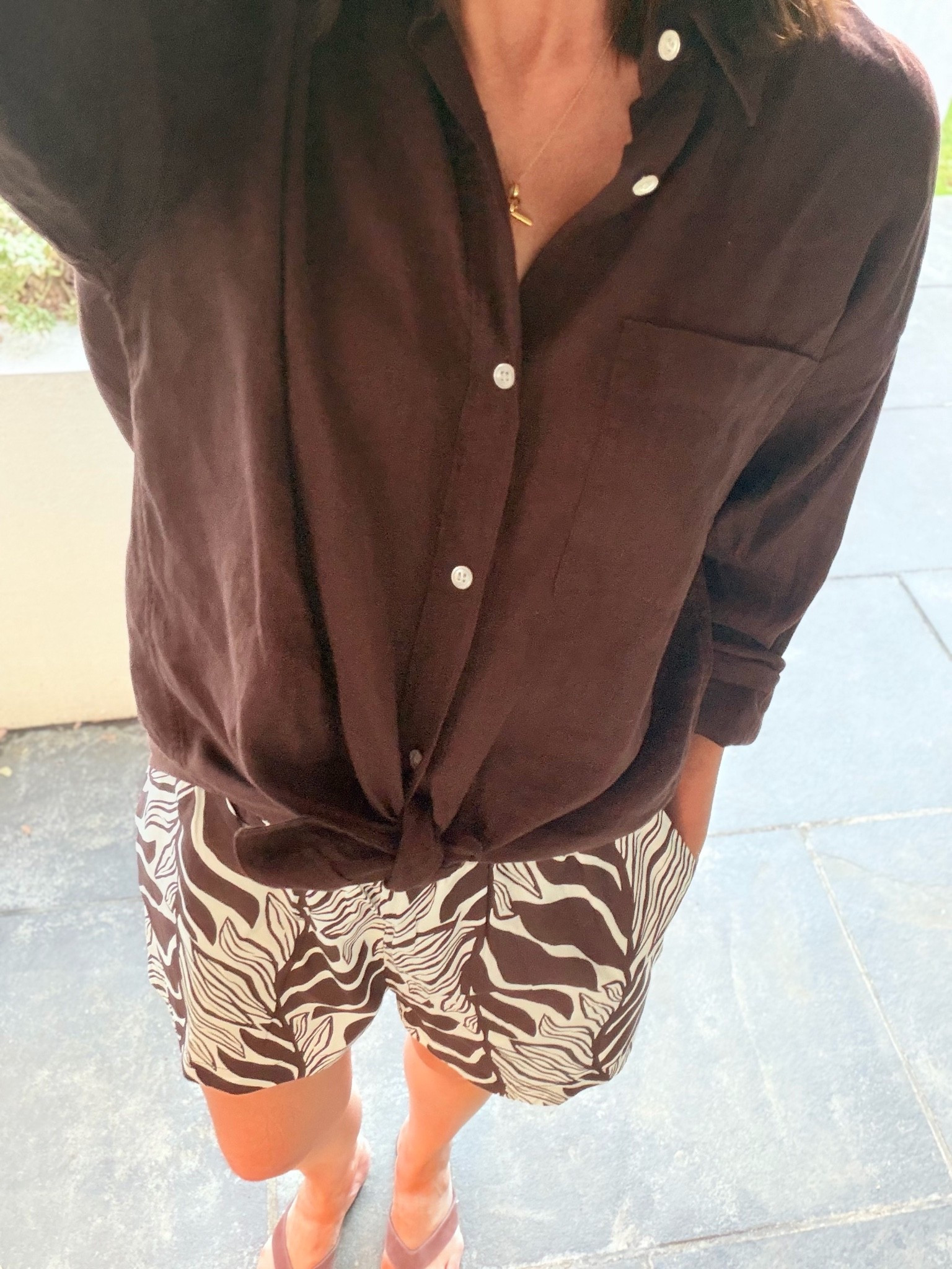 My kinda summer look.
Love that shorts. A simple print and pockets 🤎🤎
I wear a 38 shirt, 10 shorts x

#LTKsummer #LTKstyletip #LTKover50style