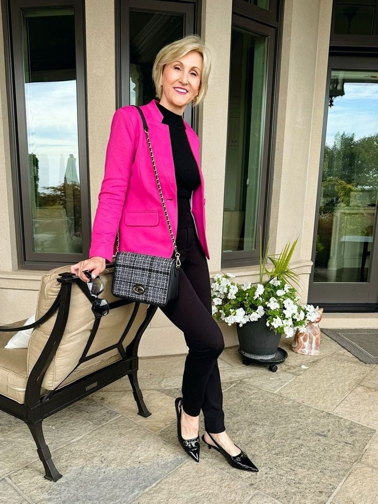A pop of pink to brighten up the classics 💗🖤
Loving how this Gibson notch collar jacket adds a fresh, feminine twist to an all-black look. Chic, confident, and perfect for making a subtle statement. 

#GibsonStyle #PopOfColor #Over40Style #ChicLayers #ModernFeminine


#LTKStyleTip #LTKOver40 #LTKSeasonal