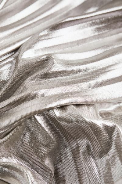 Shimmering metallic pleated dress | H&M (UK, MY, IN, SG, PH, TW, HK)