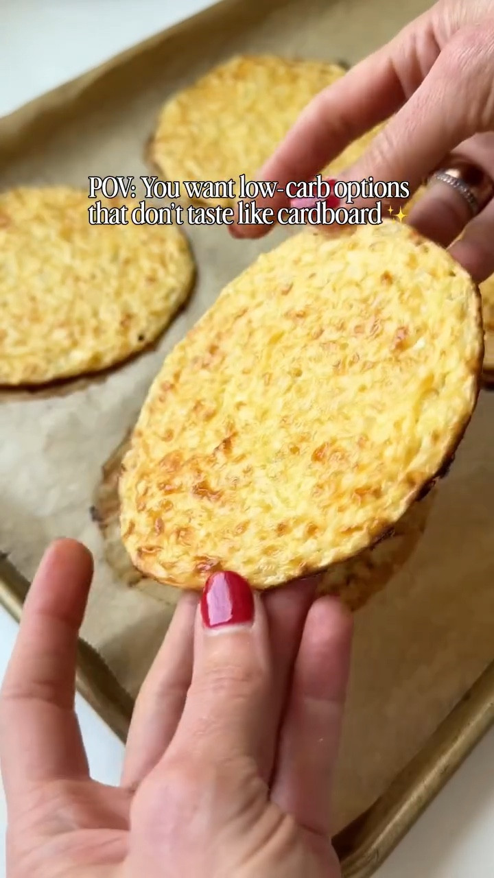 These Cottage Cheese Cauli Thins are the perfect bread swap that actually tastes good!

They’re soft, bendy and packed with protein. Just 2 thins have 14 grams! We’ve been loving them as avocado toast, but they also work for sandwiches, sliders, or snacking straight off the tray. 🙌



Cottage Cheese Thins | High Protein | Low Carb | Easy Meal Prep

https://www.eatingbirdfood.com/cottage-cheese-cauliflower-thins/

#LTKActive #LTKfoodie #LTKfitnessgoals