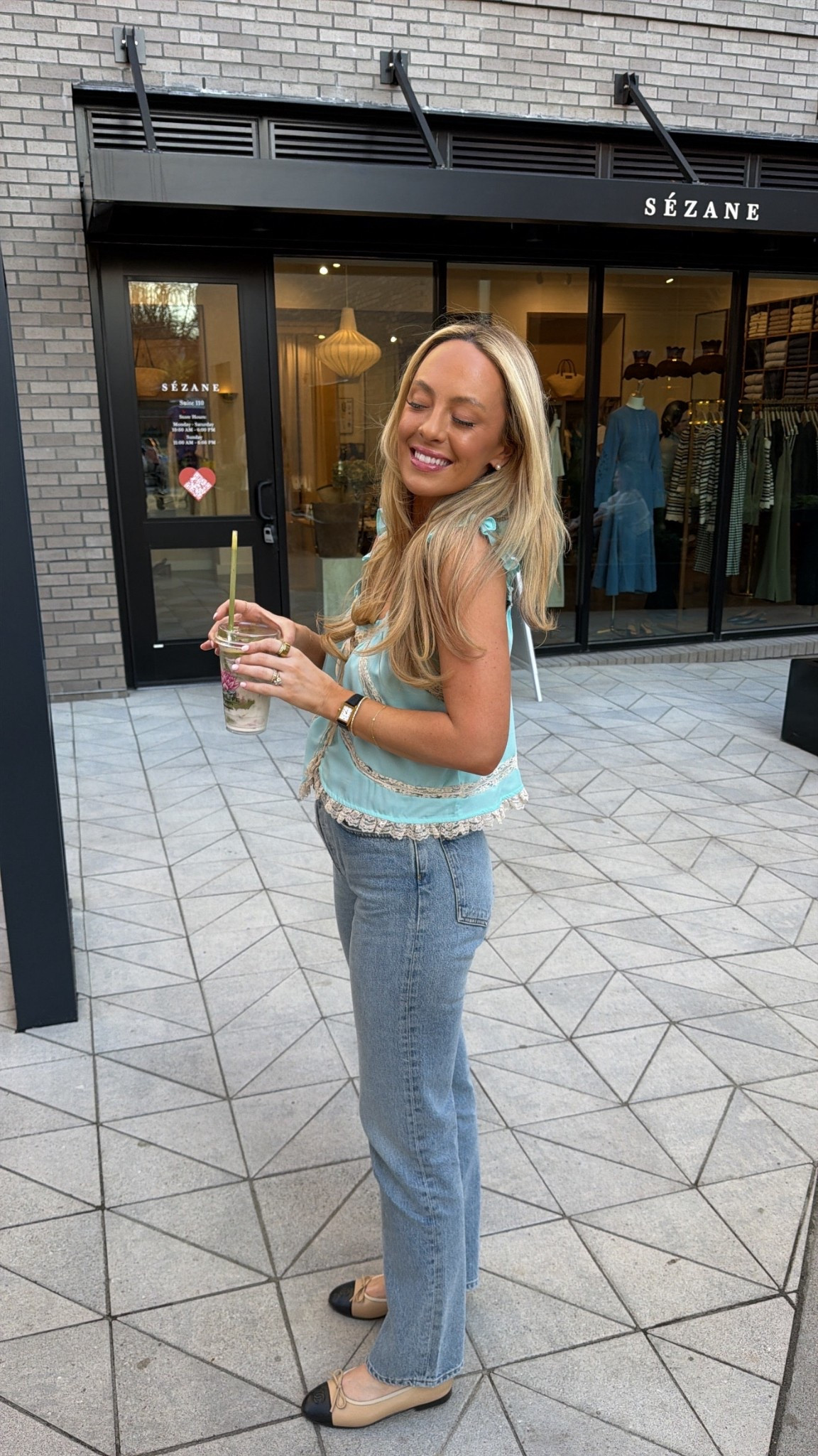 The cutest top for spring 💐🤍🫶🏻 runs big, I sized down to an xs!

#LTKSeasonal #LTKSpringSale #LTKootd