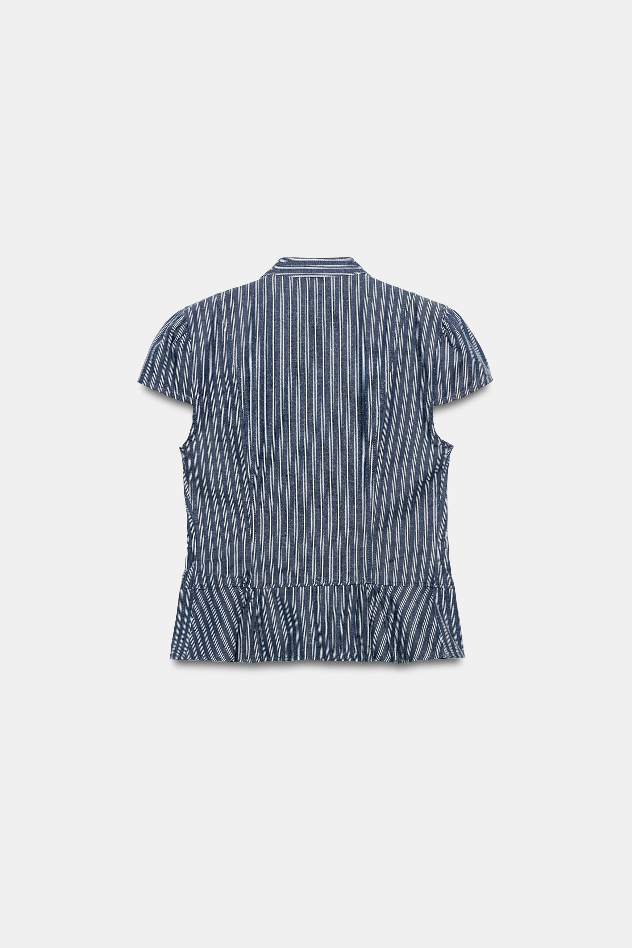 Model height: 181 cmHigh-neck top with short puff sleeves. Featuring front faux flap pockets, a r... | Zara UK