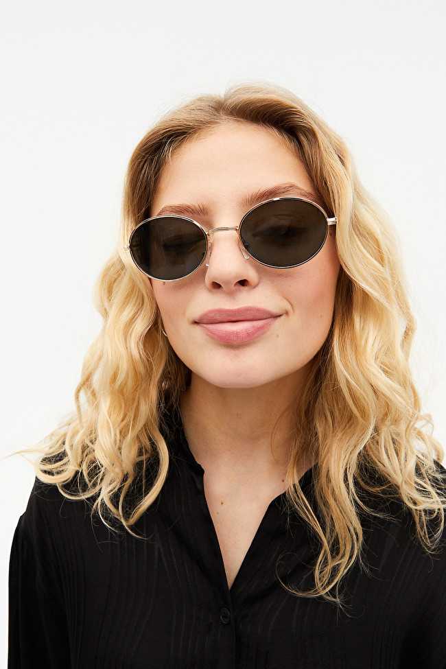 Golden metal frame oval sunglasses | Monki
