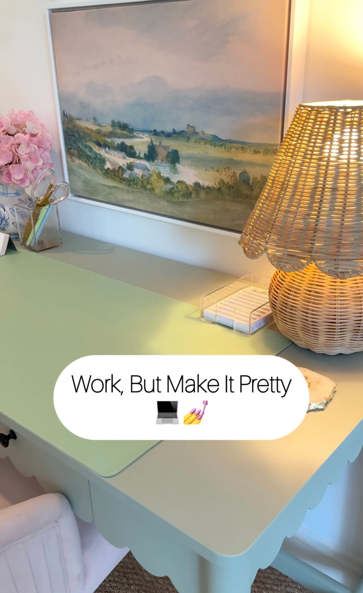 Chic desk scallops