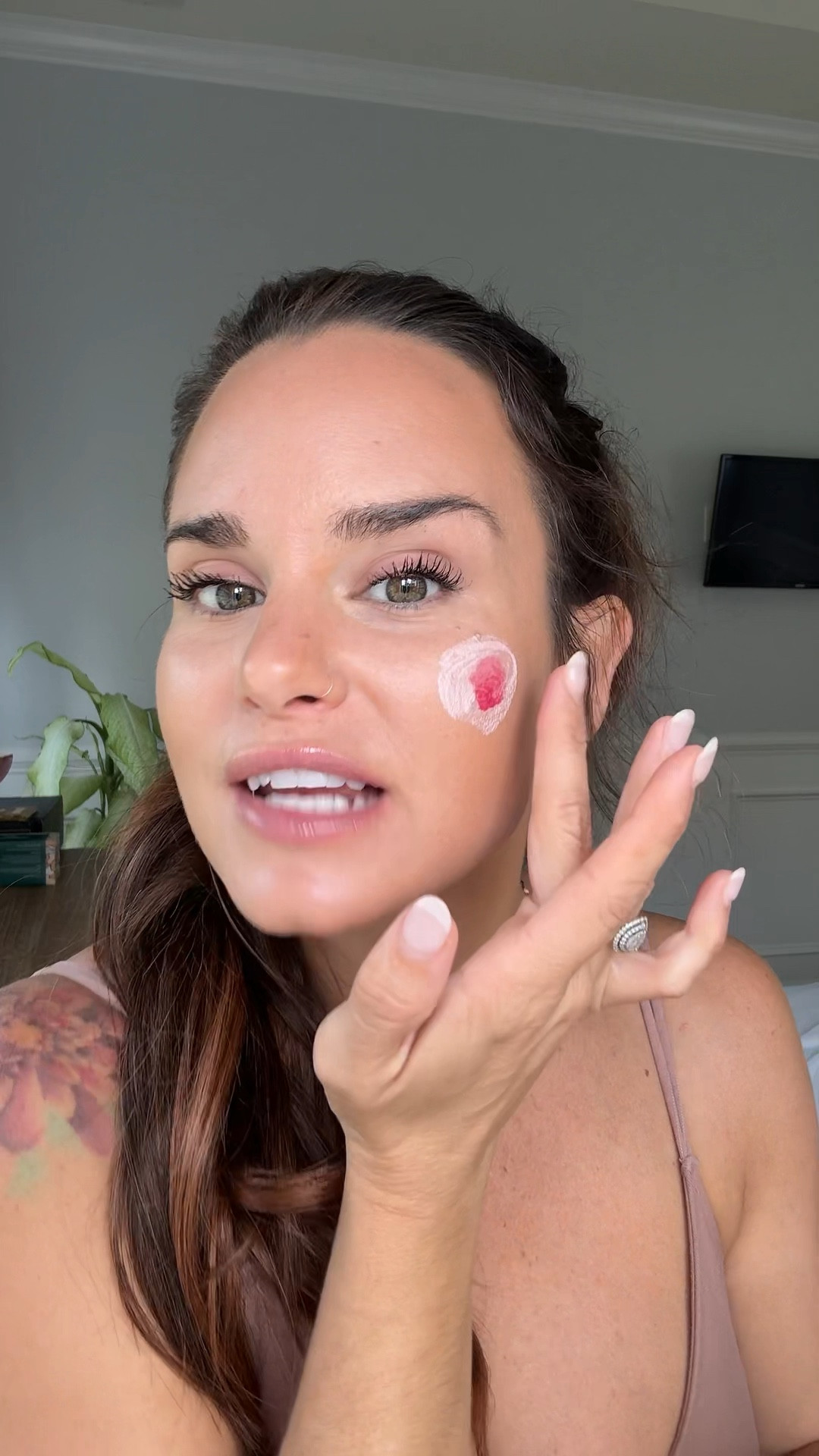 🍩✨ Craving a beauty treat? Meet the Benefit Benetint & High Beam Jelly Donut Duo! This must-have set delivers the perfect rosy flush and radiant glow in just a few dabs. 🍓🌟

💡 Tip: Swipe on Benetint for a kiss-proof tint, then top it off with High Beam for a luminous highlight that pops! Ready to glow up? 🛒 Grab yours now!

#TayBeckerBeauty #TaylorBecker #TaylorBeckerBeauty #MakeupMustHaves #GlowingSkin #BeautyDuo

#LTKBeauty #LTKStyleTip #LTKVideo