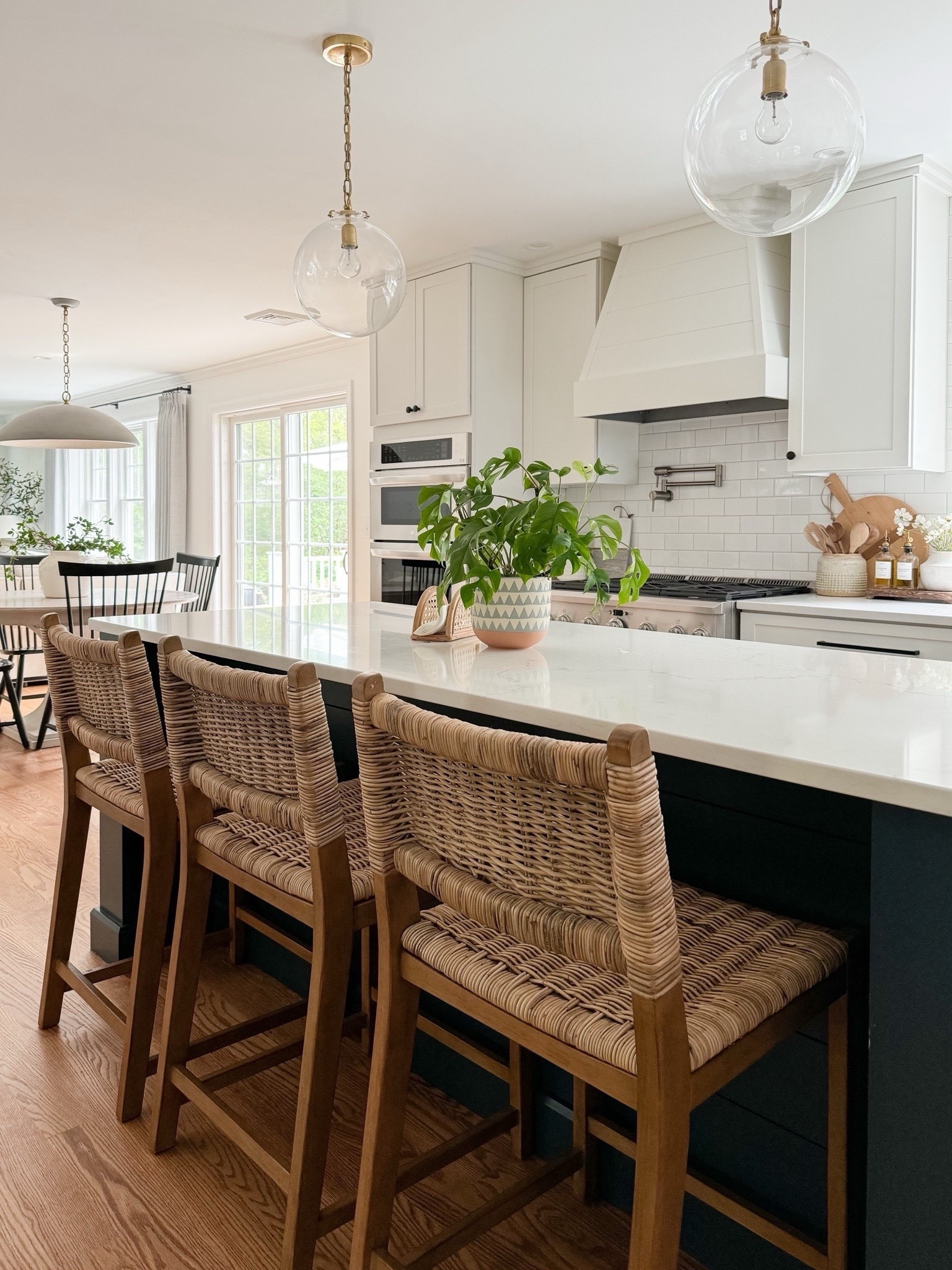 Trending Coastal Kitchen

affordable home decor  affordable home finds  coastal kitchen  coastal kitchen finds  sherricalnanhome 

#LTKHome