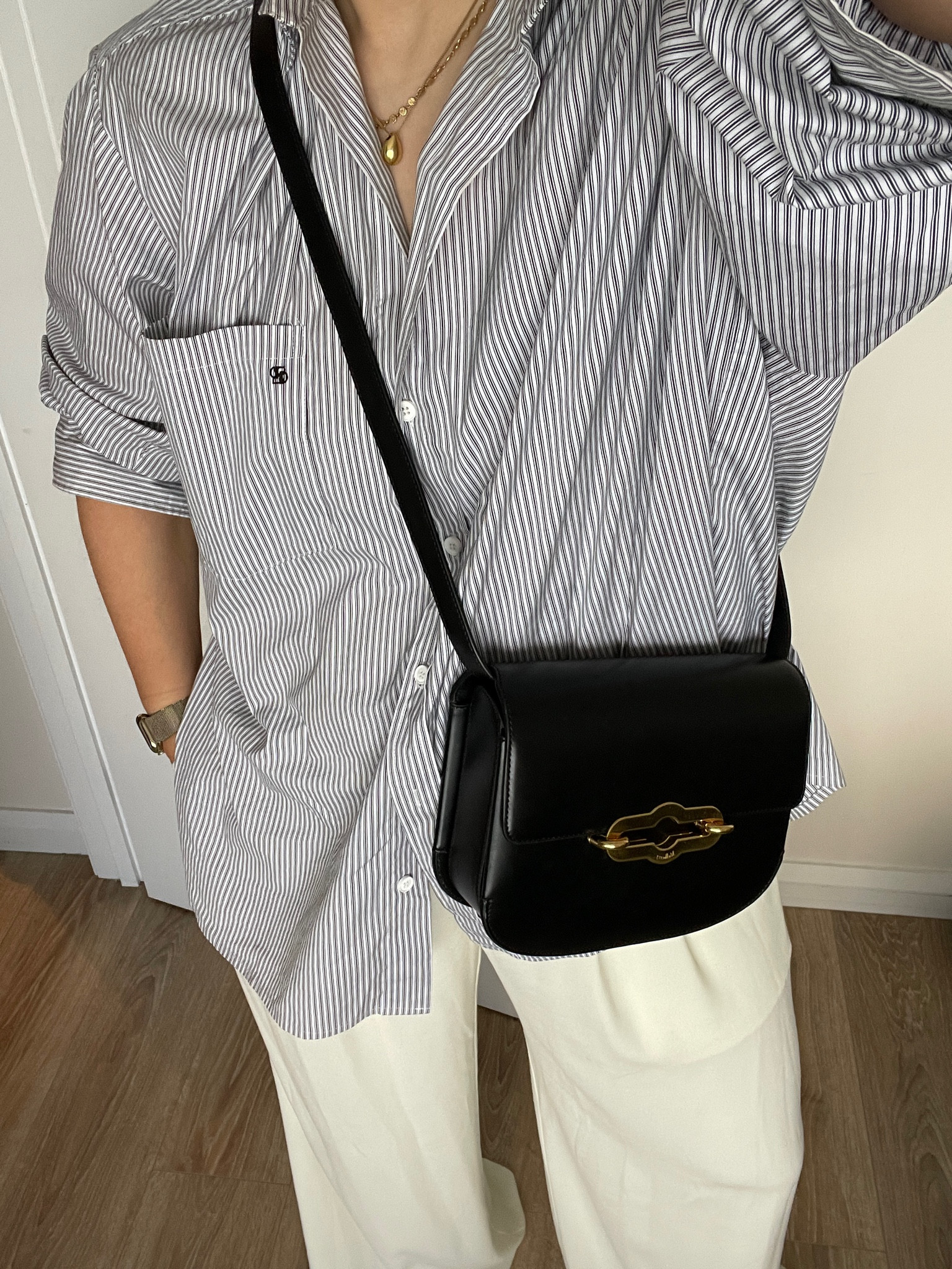 Comfy and casual 🫶🏼 #PostpartumOutfitIdeas 

Wearing size 12 shirt & 14 trousers 