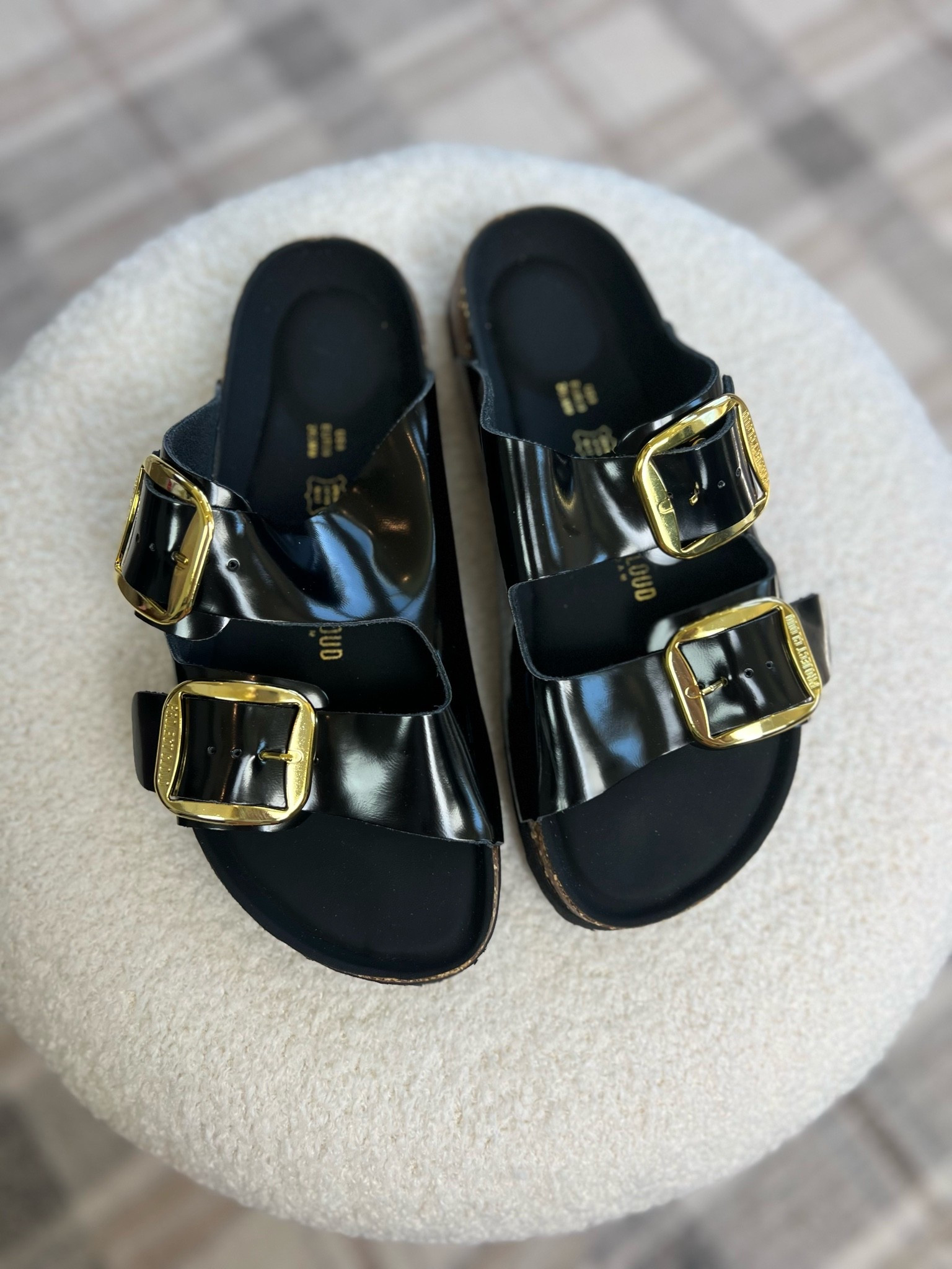 ✨Tap the bell, save and ❤️ for over 40 fashion, midlife style, midsize fashion and luxury looks for less. 

Feet hurt? Start here...

👑 Helping you look good, feel good.-Lindsey Denver   

Check back daily for belly-friendly style, confidence, and Outfit Physics™.

#LTKOver40 #LTKPlusSize #LTKMidsize

Comment SHOP below to receive a DM with the link to this post on my LTK ⬇ https://liketk.it/6gh07