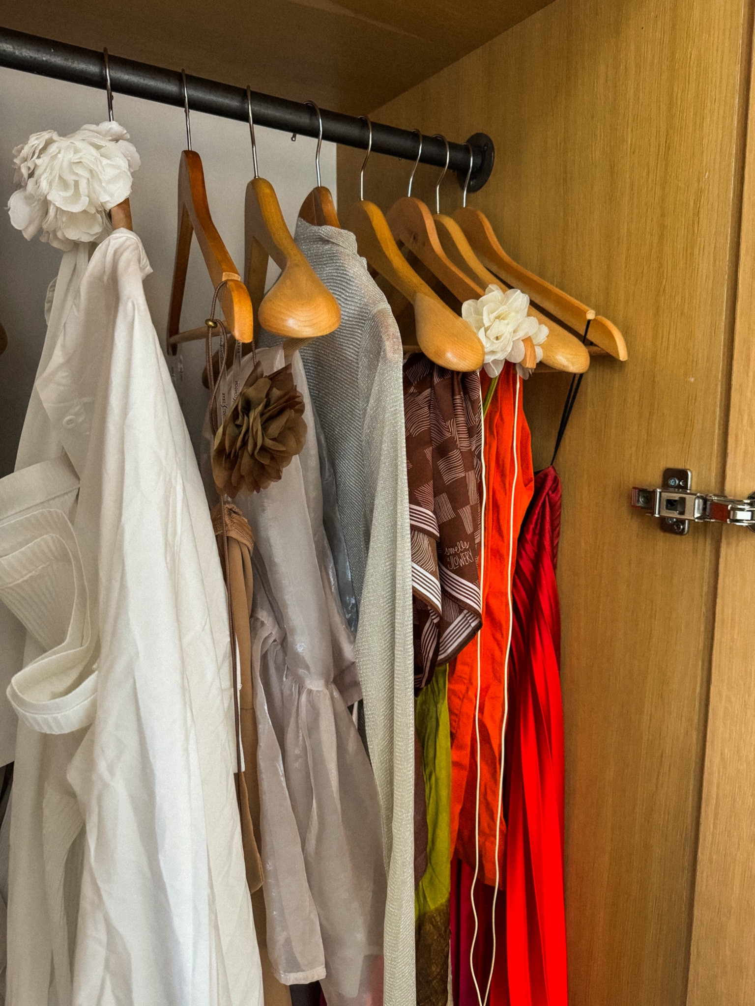 When you visit Barcelona, you bring ALL of the color! 🫶🏼🌸🧡👗💃🏼🤎🤍

Featured: ZARA, NUULY, SWELLS

#LTKworkwear #LTKeurope #LTKstyletip