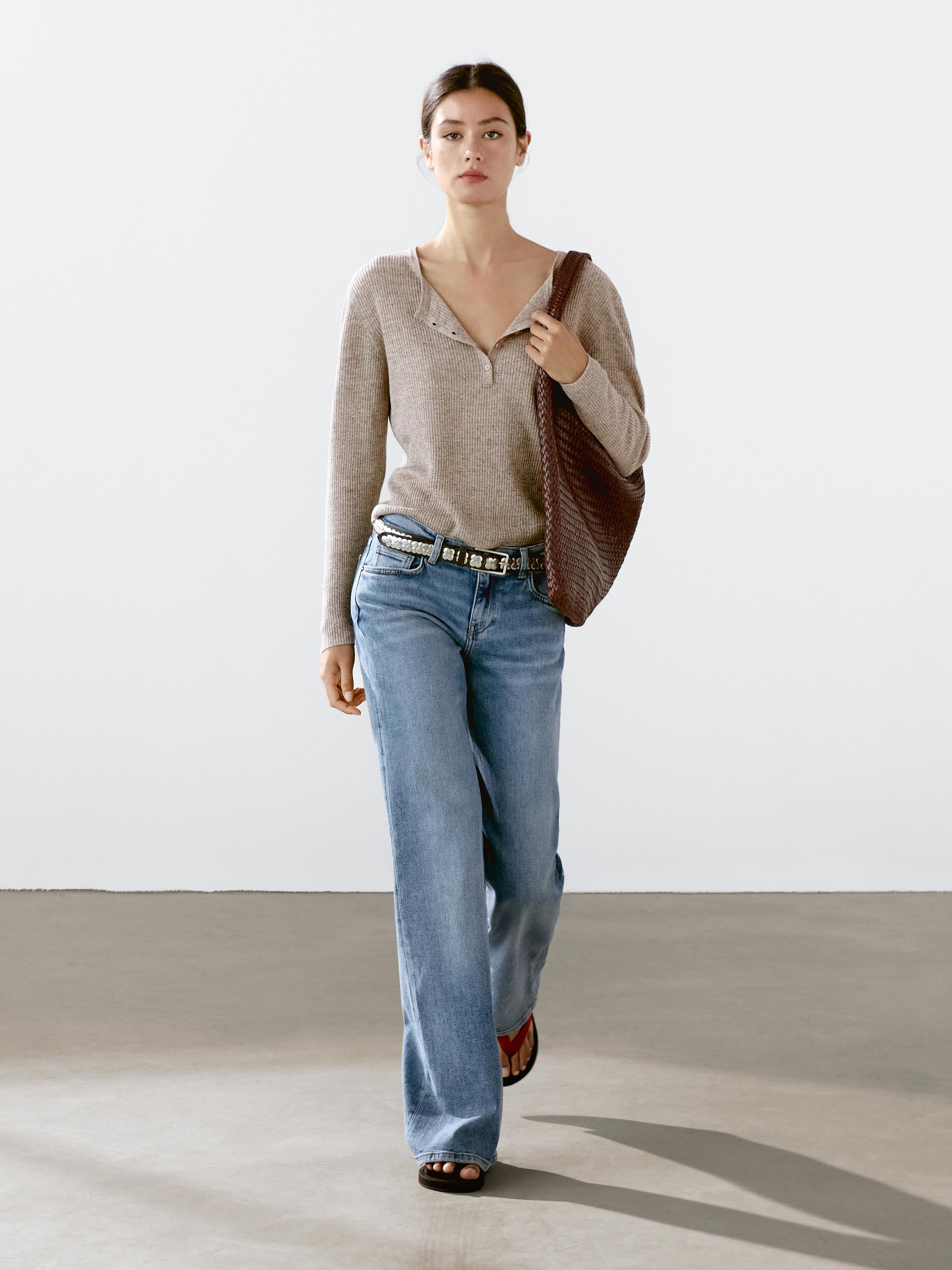 Sweater made of linen blend fabric. Long sleeves. Round buttoned neck. | Massimo Dutti UK