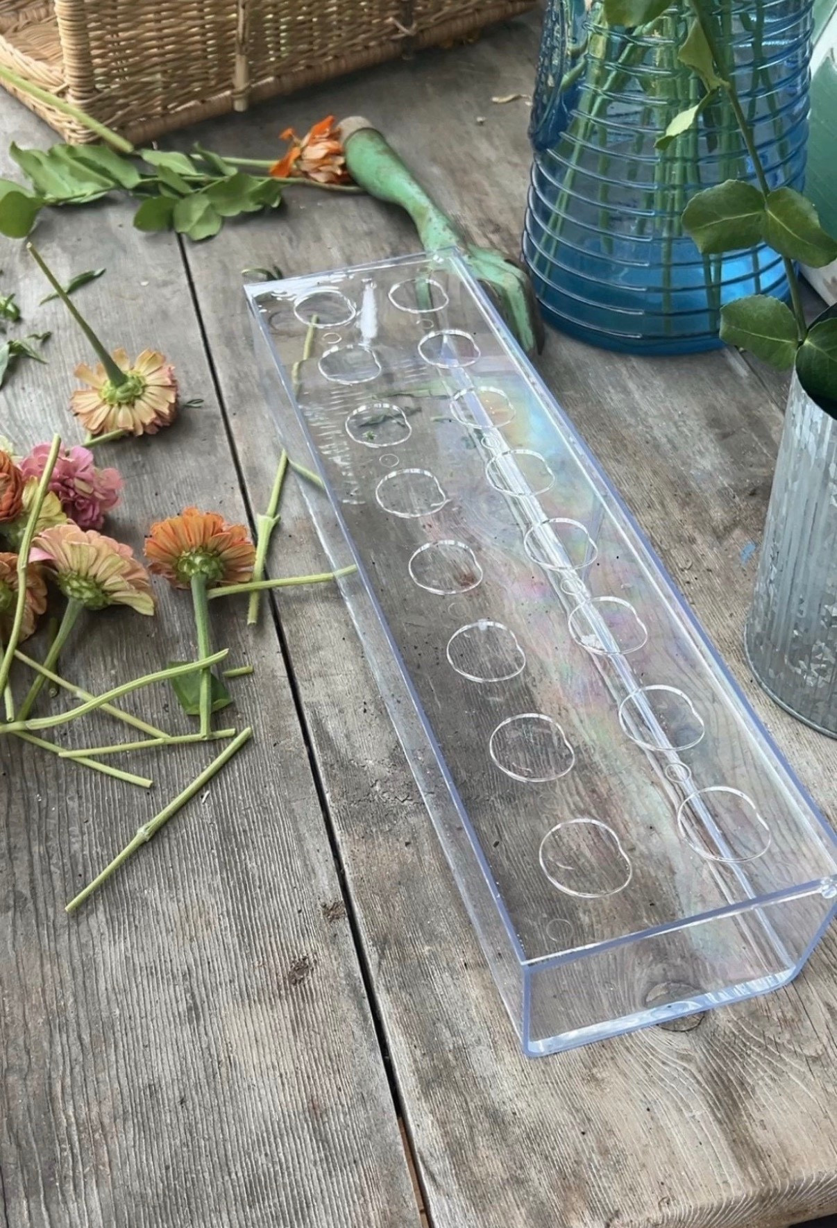 If you love arranging flowers but don’t want to overthink it, these acrylic vases are such a good find! Just fill them with water, add a few stems, and they instantly look put together. A really easy way to show off fresh garden blooms 🌸





#LTKSeasonal #LTKU #LTKHome