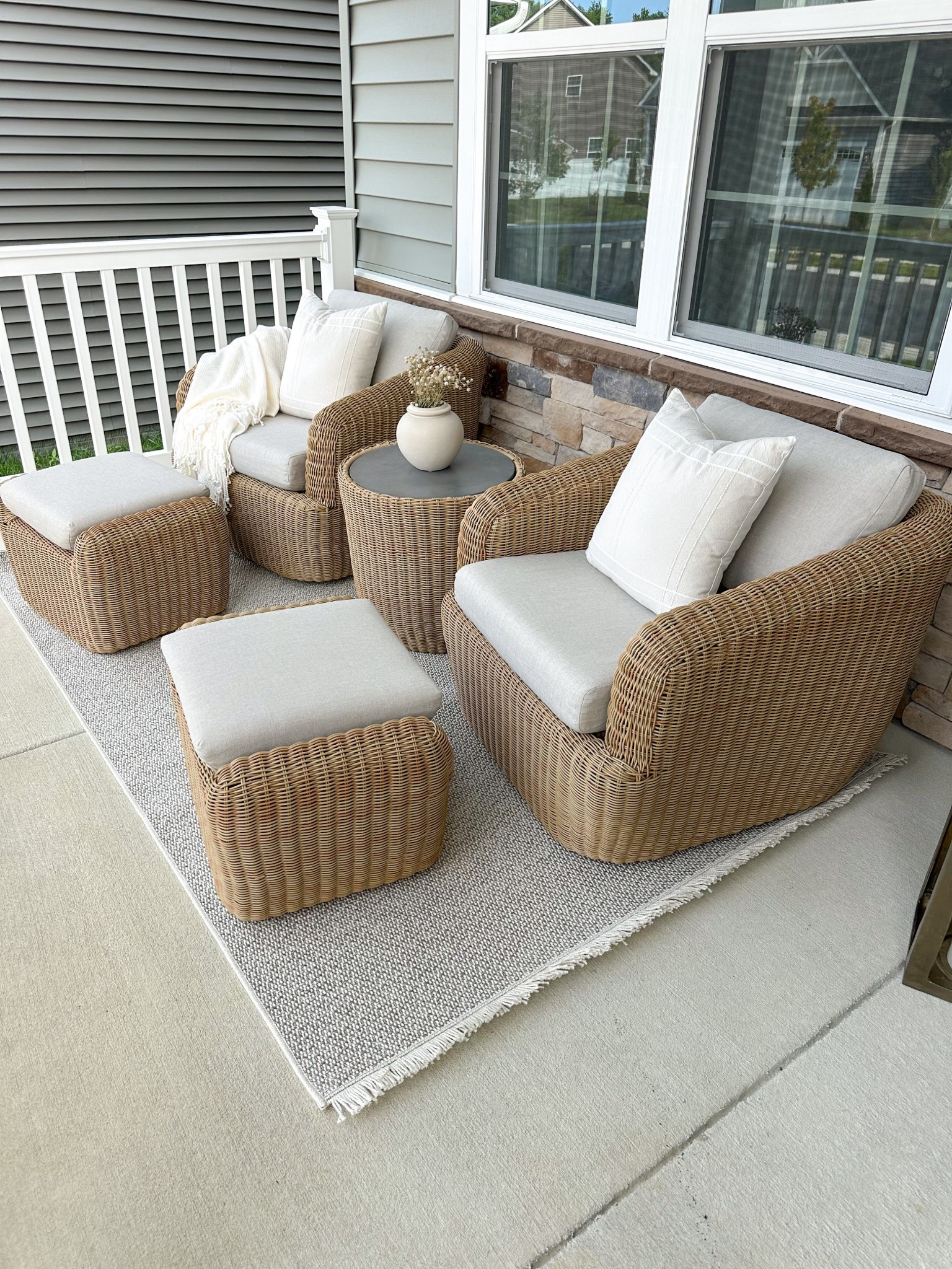 Wicker swivel bistro set
#frontporchdecor #patiodecor #patiochairs #outdoordecor 

#LTKHome
