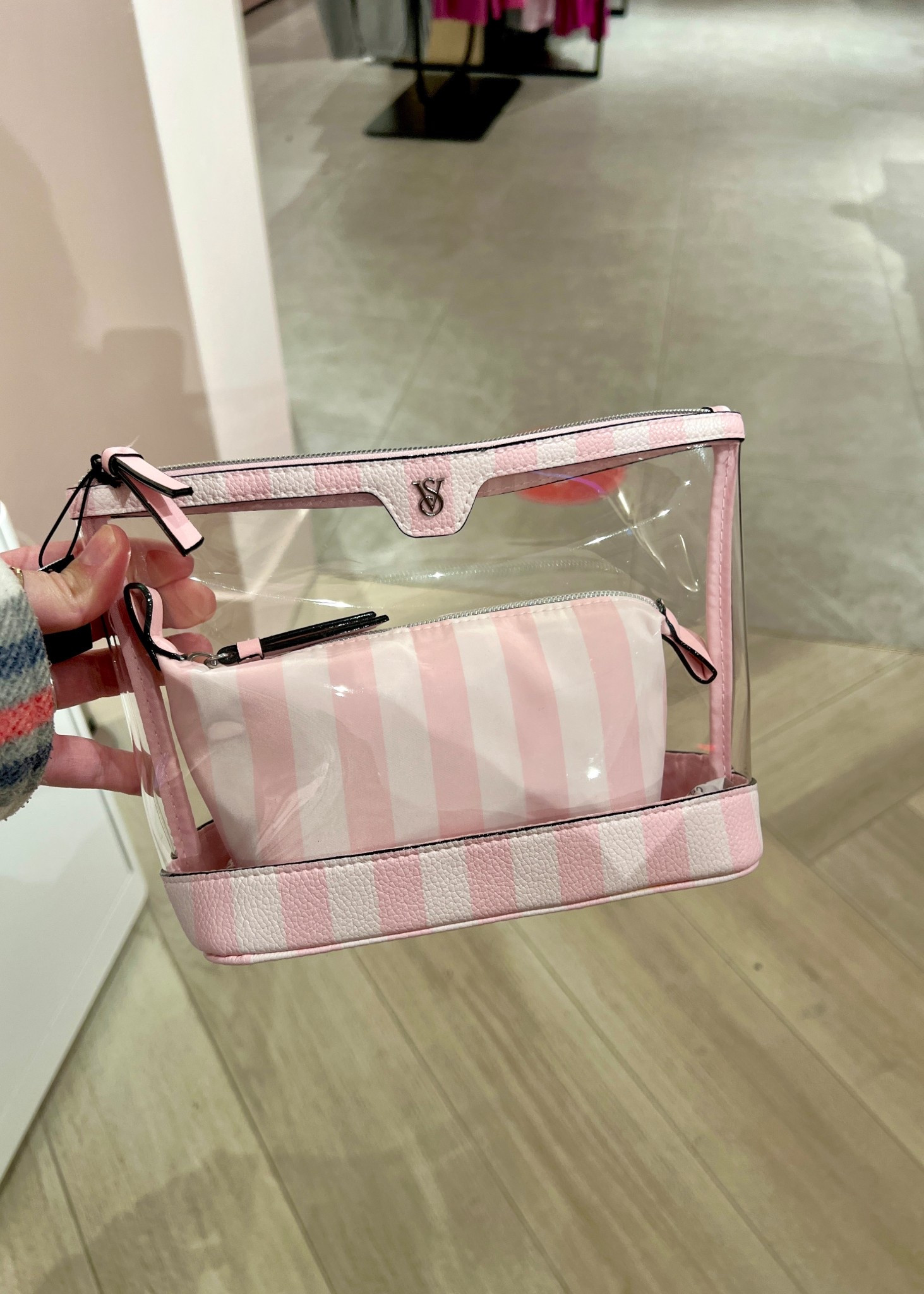 40% off sale at Victoria Secret 
Cosmetic bags 

#LTKBeauty #LTKGiftGuide #LTKSaleAlert