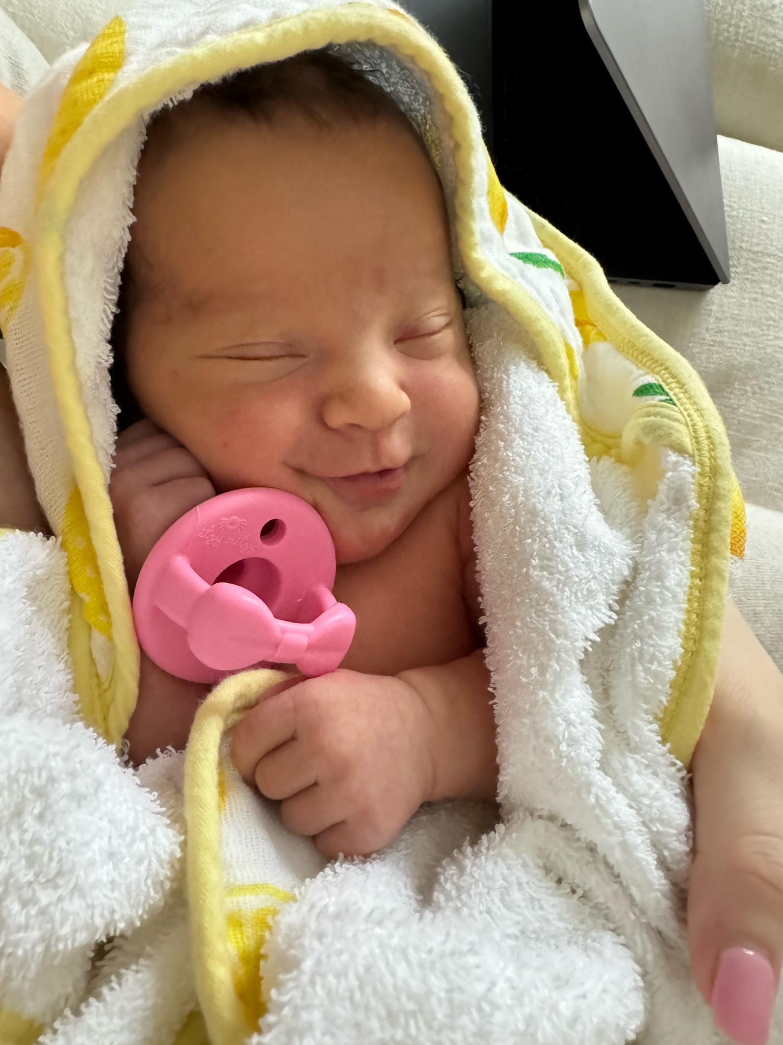 We are loving our @littleunicorn hooded bath towels. Baby girl goes from fussy to smiles as soon as we wrap it around her 💛🍋

#LTKbaby