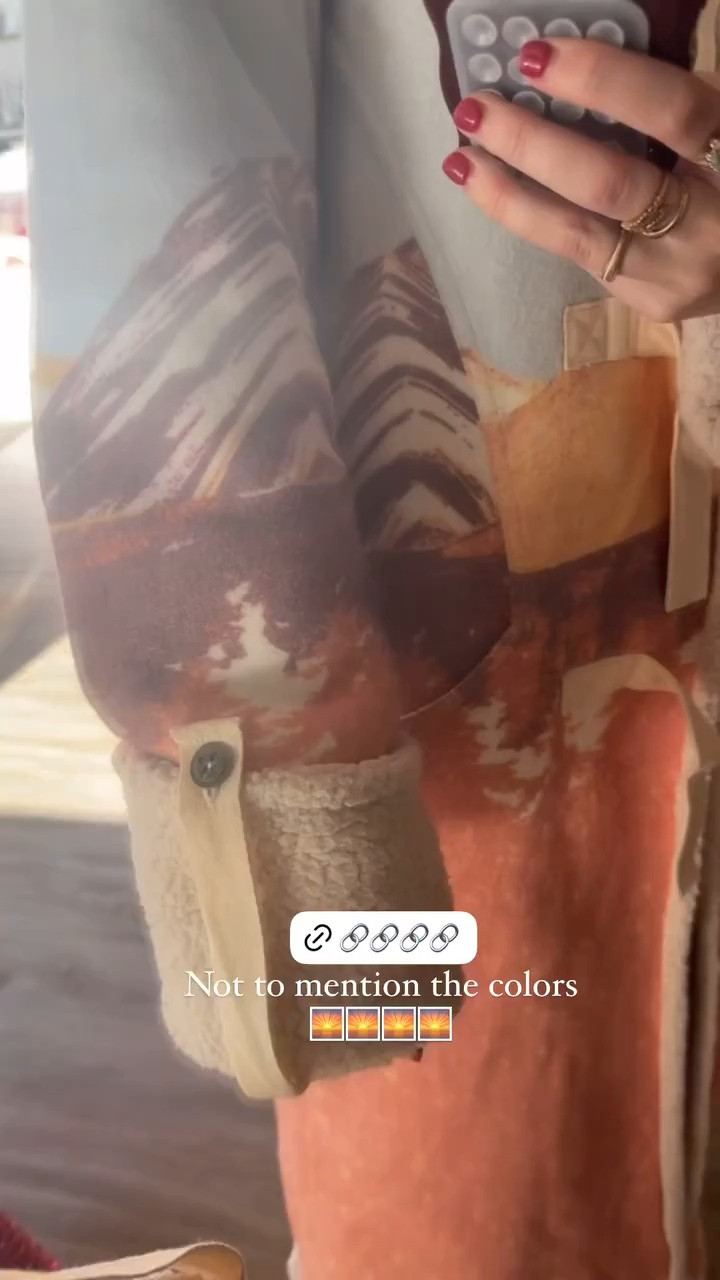 A close up look at my new favorite winter coat 

 #LTKHoliday #LTKWatchNow #LTKStyleTip