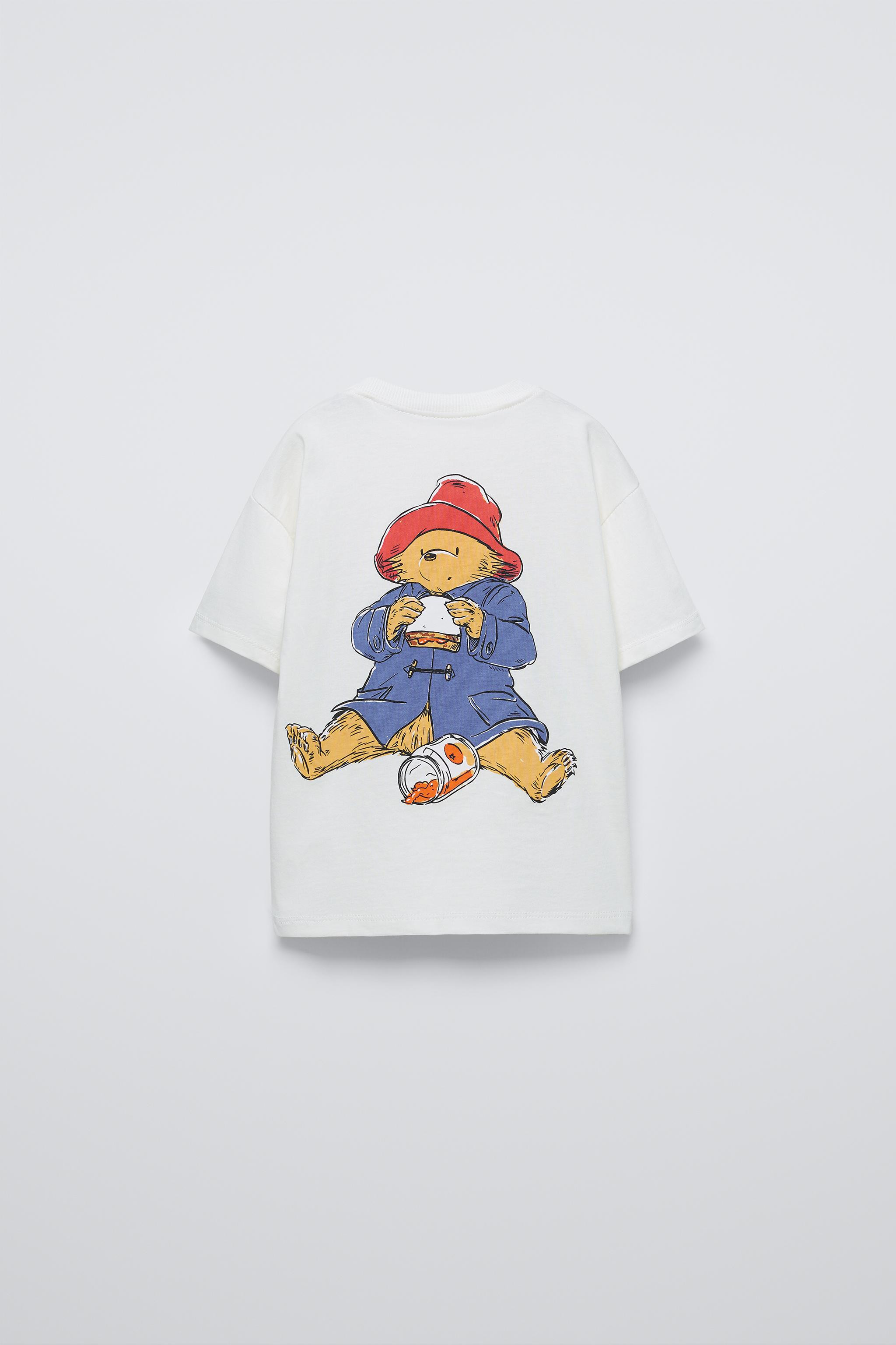 Round neck T-shirt with short sleeves. Front and back raised Paddington ™ text detail. | Zara US