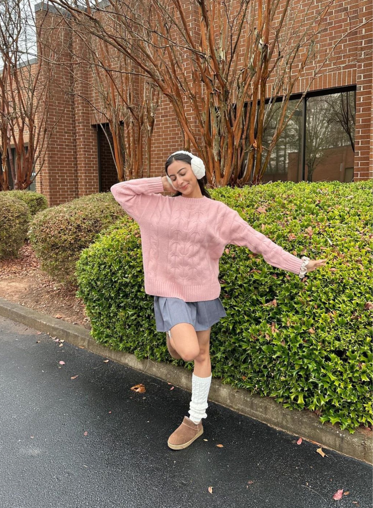Pink sweater 🩷

#LTKVideo #LTKU #LTKSeasonal