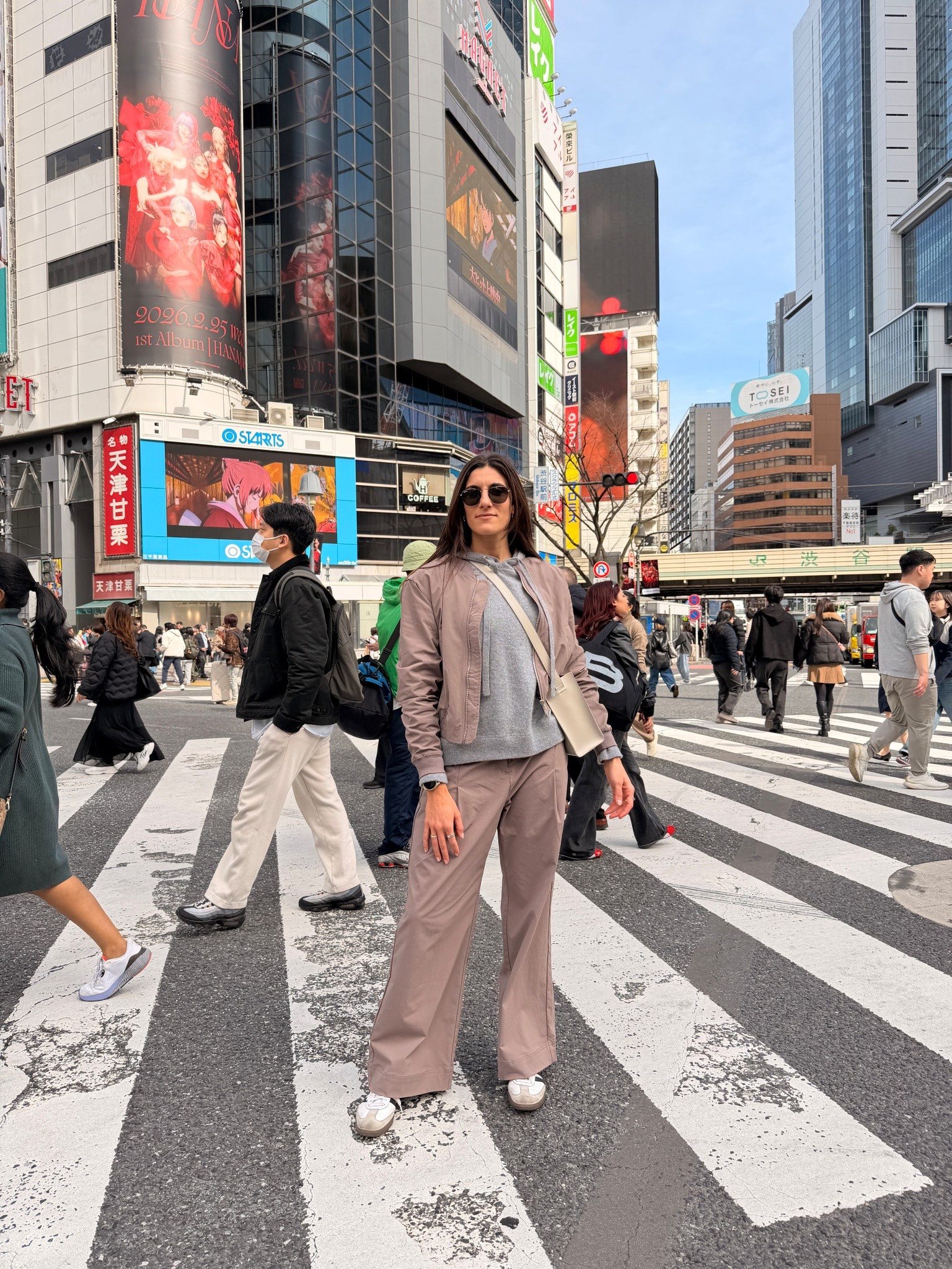 tokyo crossing | fabletics set, size s in jacket & bottoms

#LTKTravel #LTKActive #LTKSaleAlert