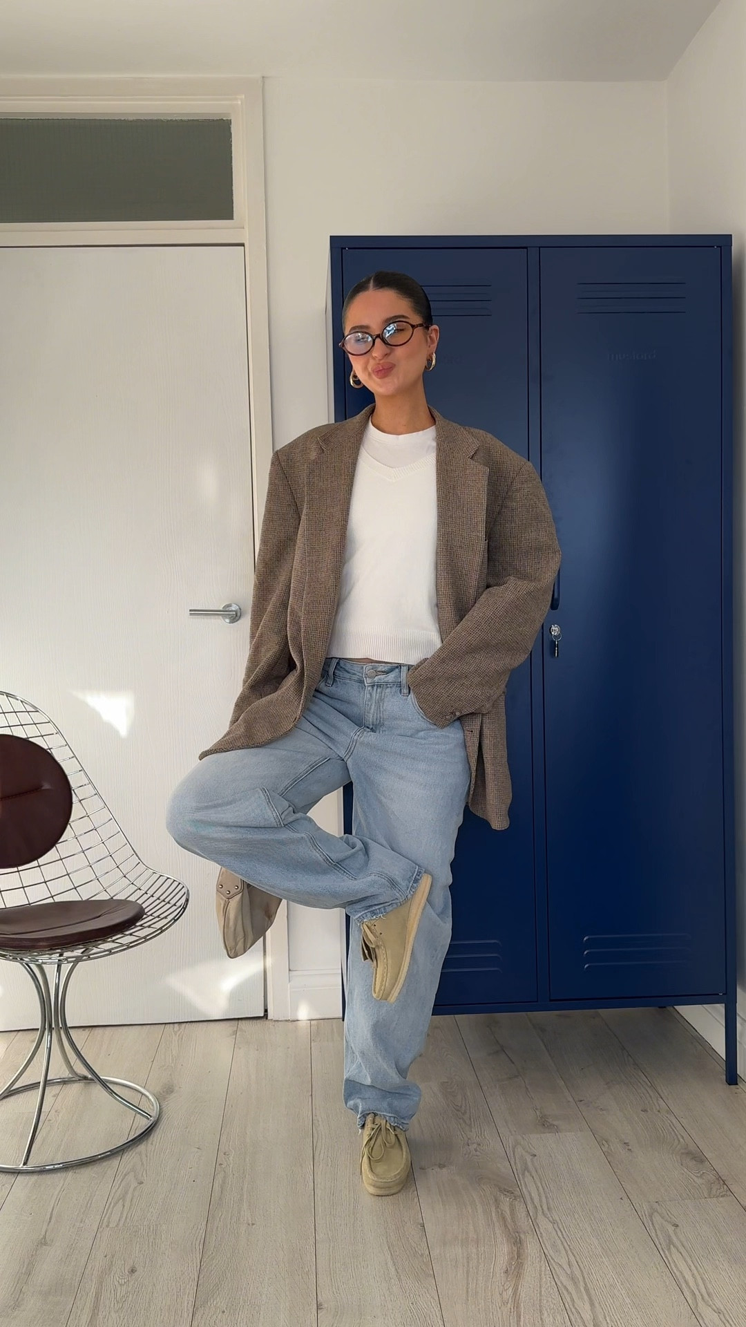 Outfit of the day 

Blazer is vintage
Jeans are mutimer 

Winter styling, workwear outfits, outfit of the day, blue jeans outfit, simple outfit combinations, office outfits, vintage blazer outfit, vintage blazer, blazer outfits, winter outfit inspo, 

#LTKworkwear #LTKwinter #LTKgrwm